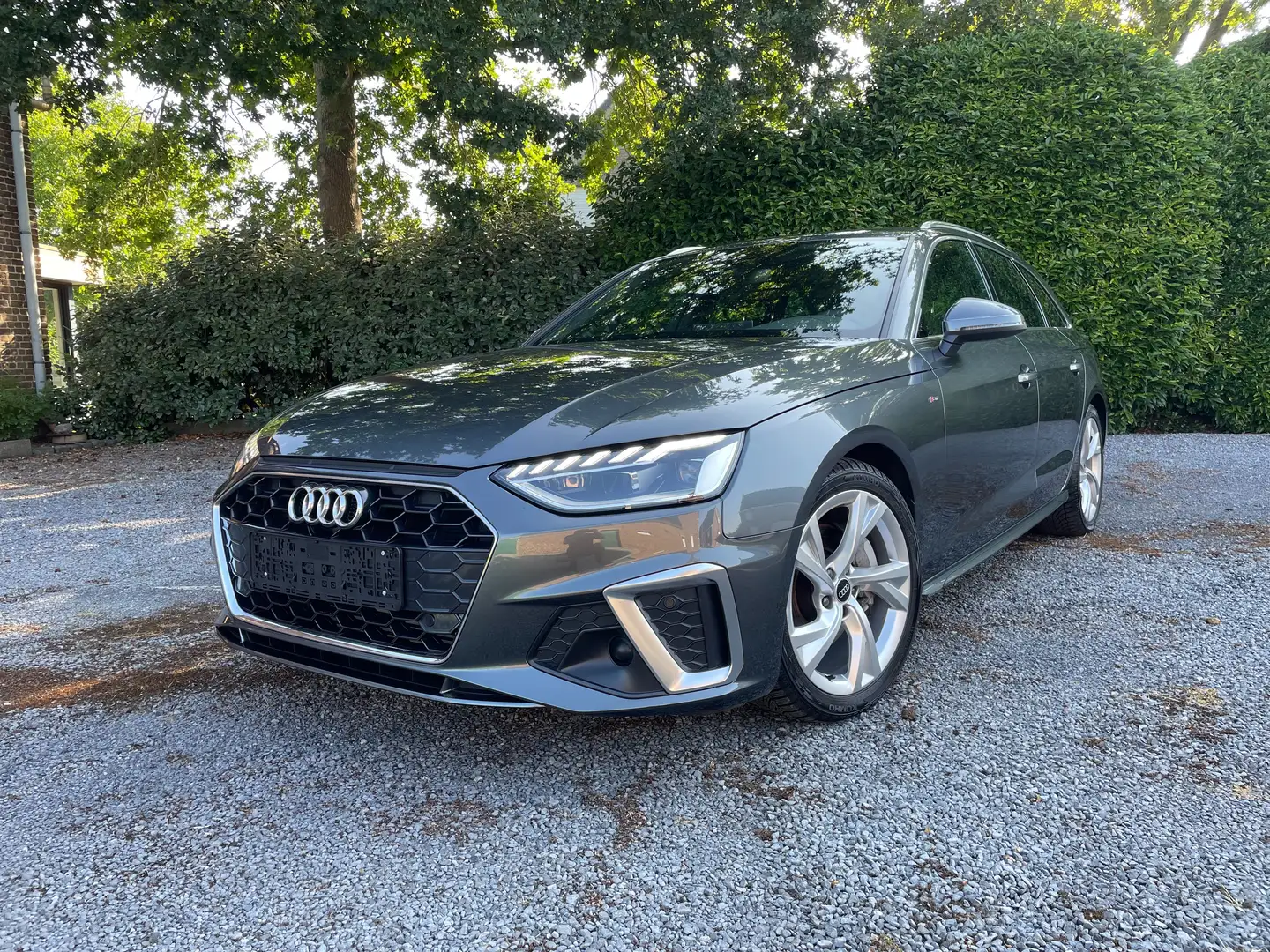 Audi A4 💥Avant40TFSI S line tronic/LED/Navi/PDC/ACC💥 Grijs - 1