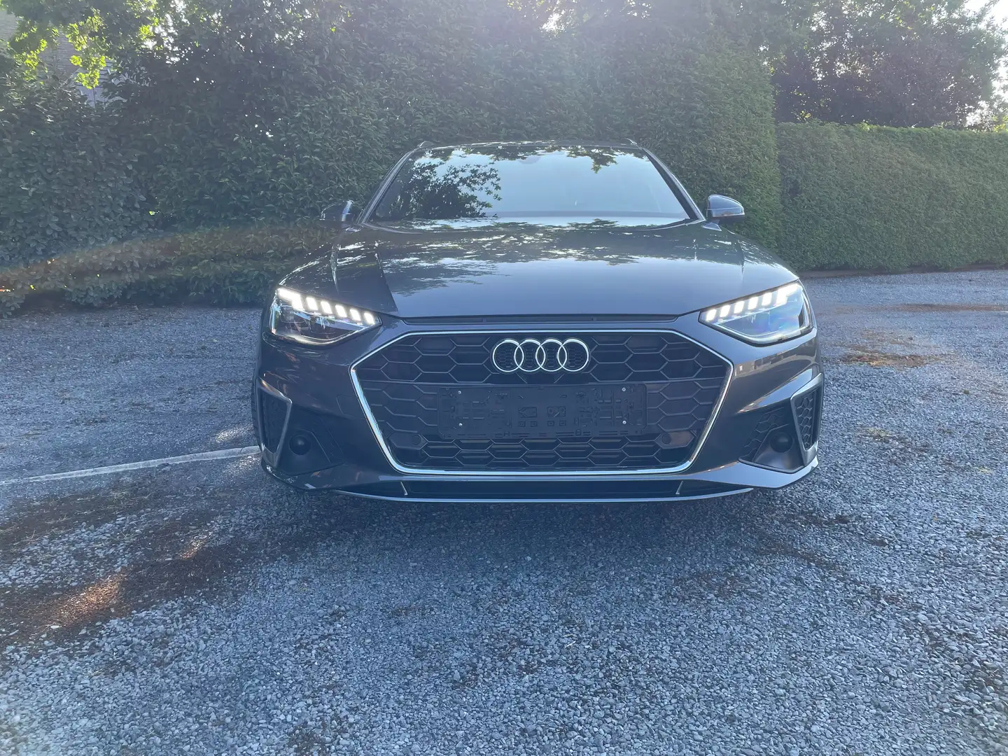 Audi A4 💥Avant40TFSI S line tronic/LED/Navi/PDC/ACC💥 Grijs - 2