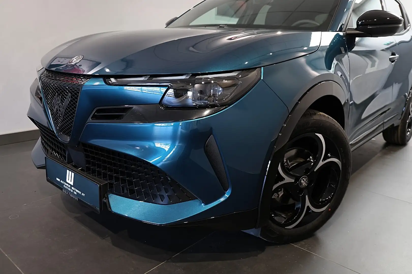 Alfa Romeo Junior Ibrida 1.2 e-DCT6 Mild-Hybrid +29 PS Blau - 2
