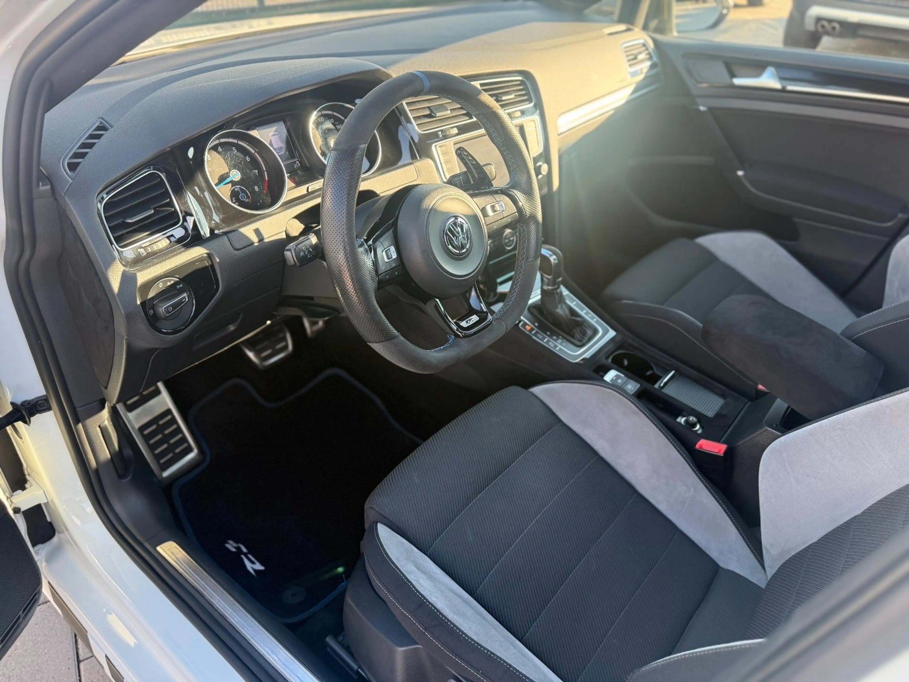 Volkswagen Golf VII Lim. R 4Motion BMT*300PS** — photo 14