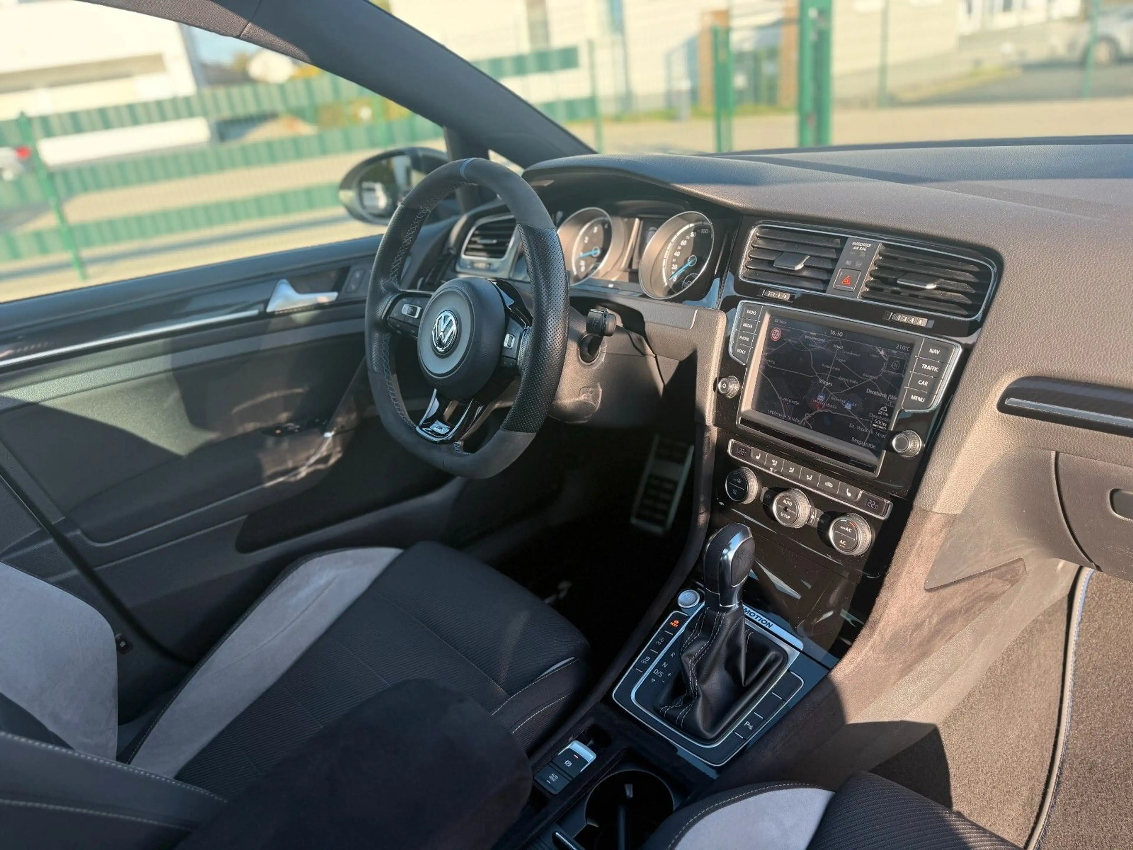 Volkswagen Golf VII Lim. R 4Motion BMT*300PS** — photo 13