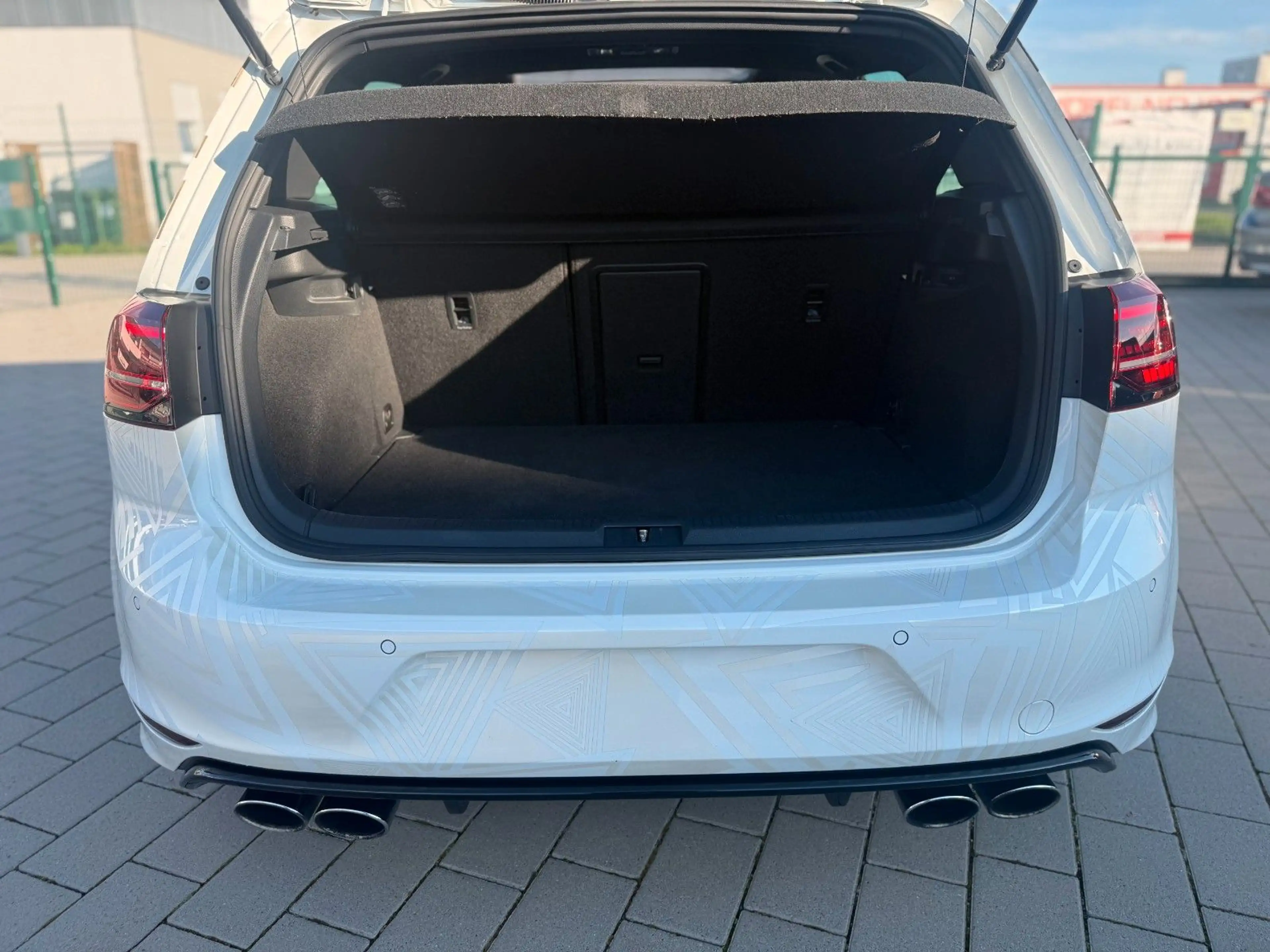 Volkswagen Golf VII Lim. R 4Motion BMT*300PS** — photo 9