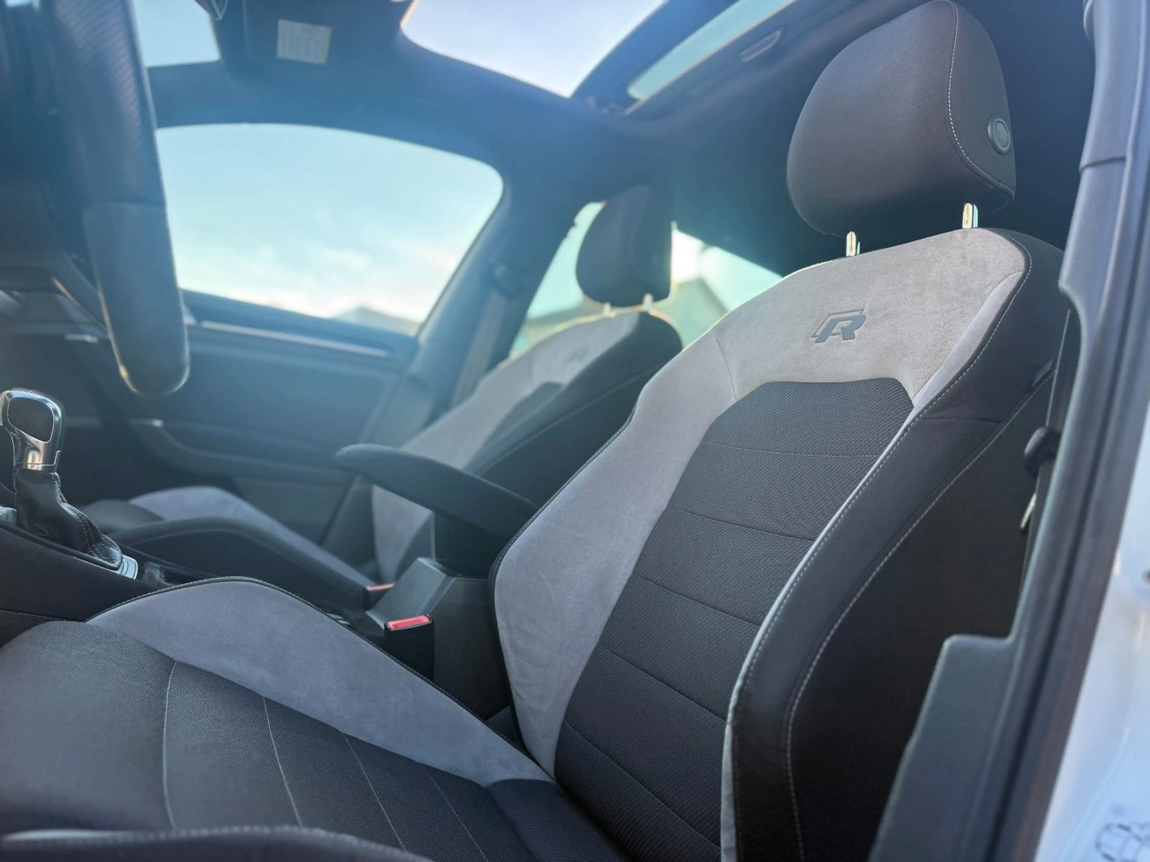 Volkswagen Golf VII Lim. R 4Motion BMT*300PS** — photo 12