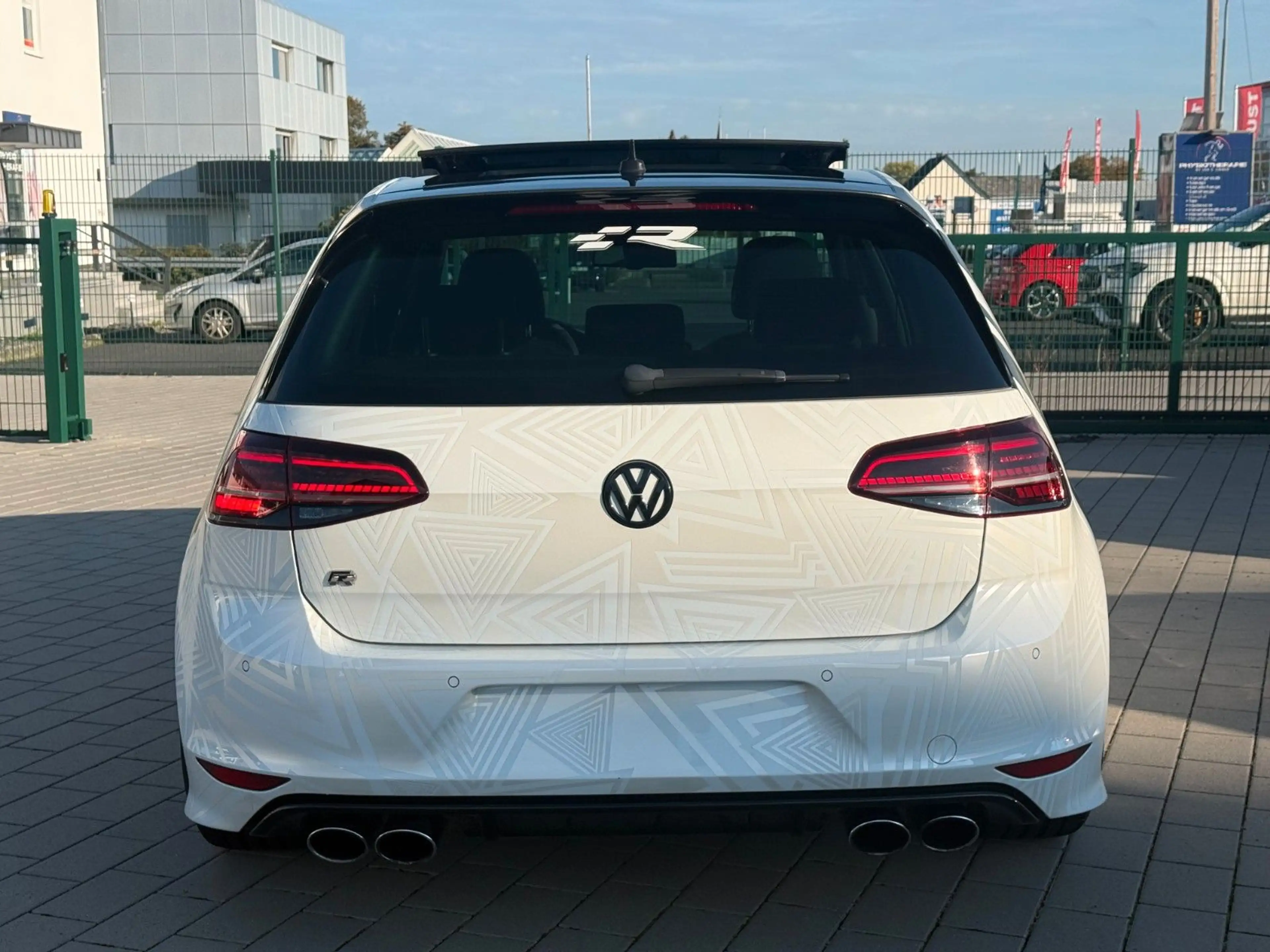 Volkswagen Golf VII Lim. R 4Motion BMT*300PS** — photo 6