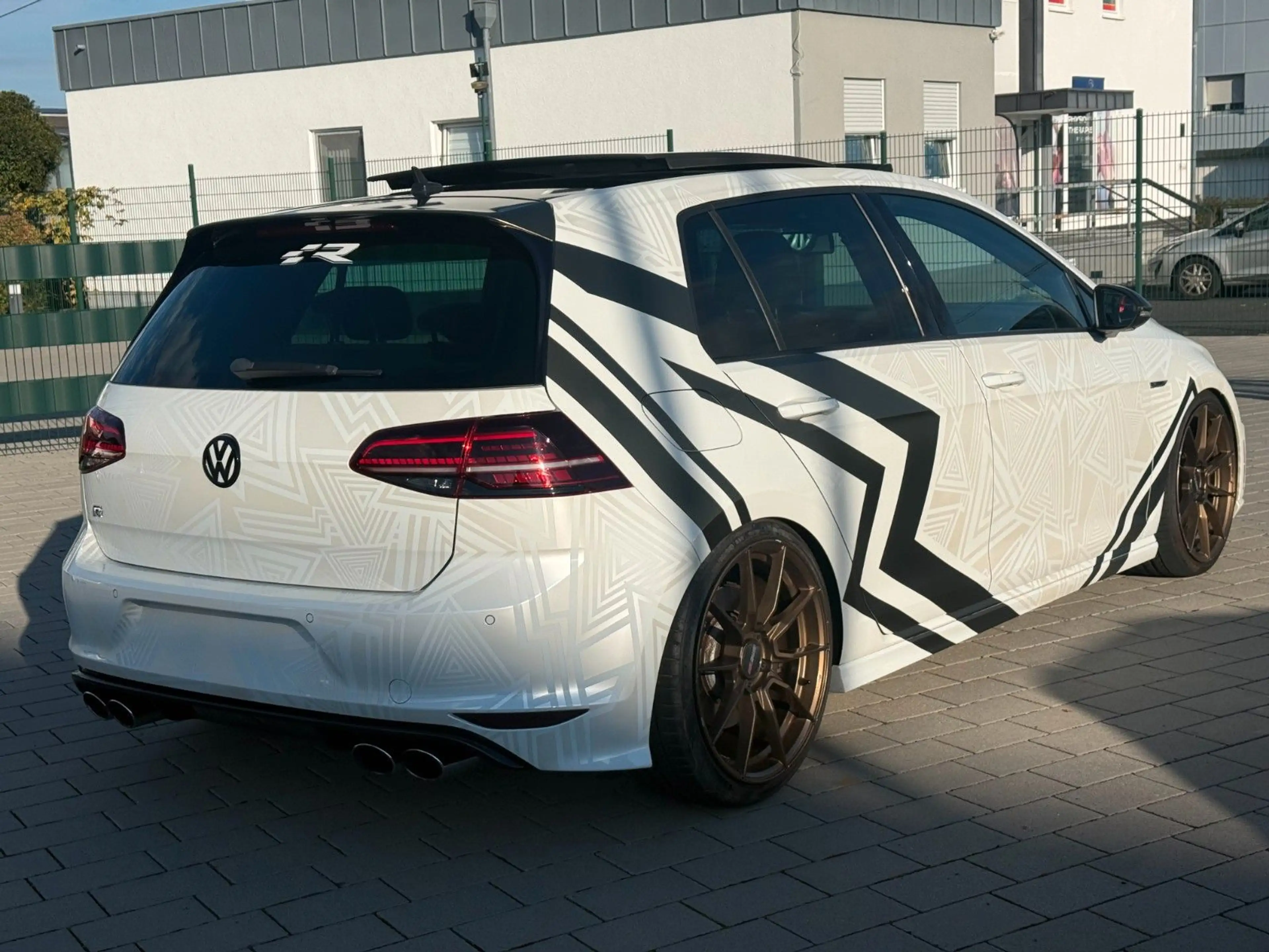 Volkswagen Golf VII Lim. R 4Motion BMT*300PS** — photo 5