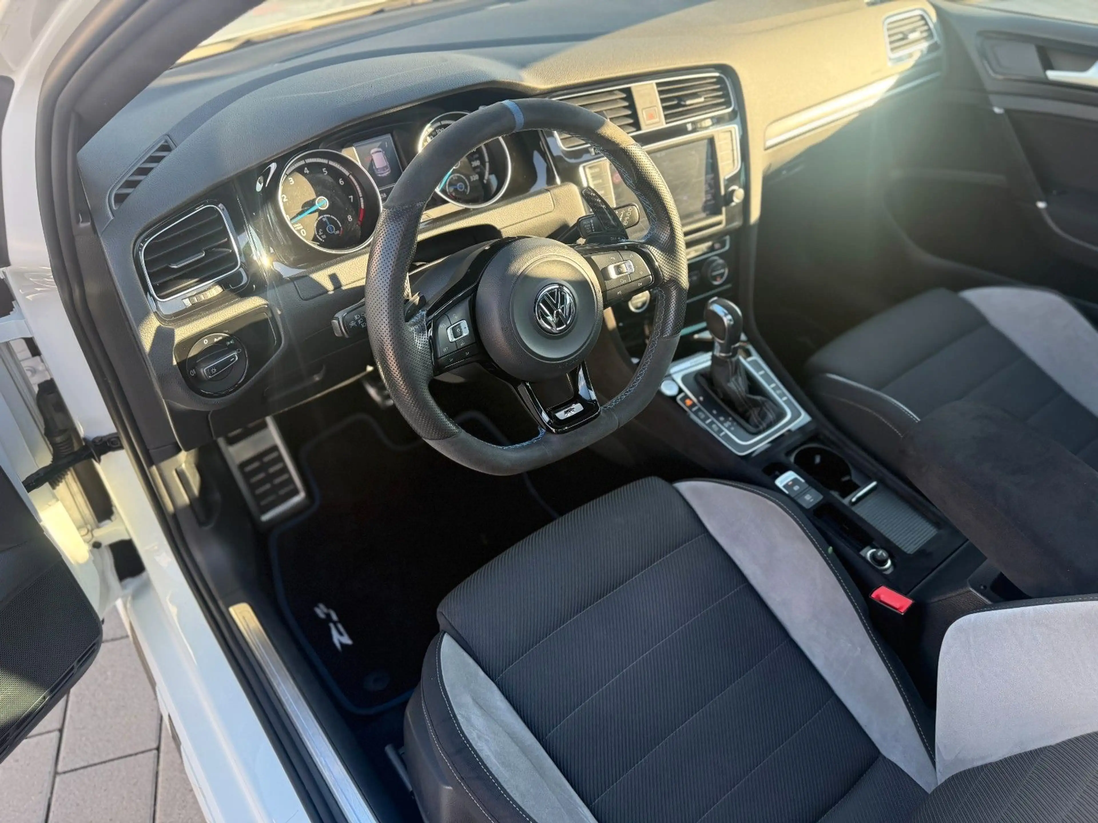 Volkswagen Golf VII Lim. R 4Motion BMT*300PS** — photo 15