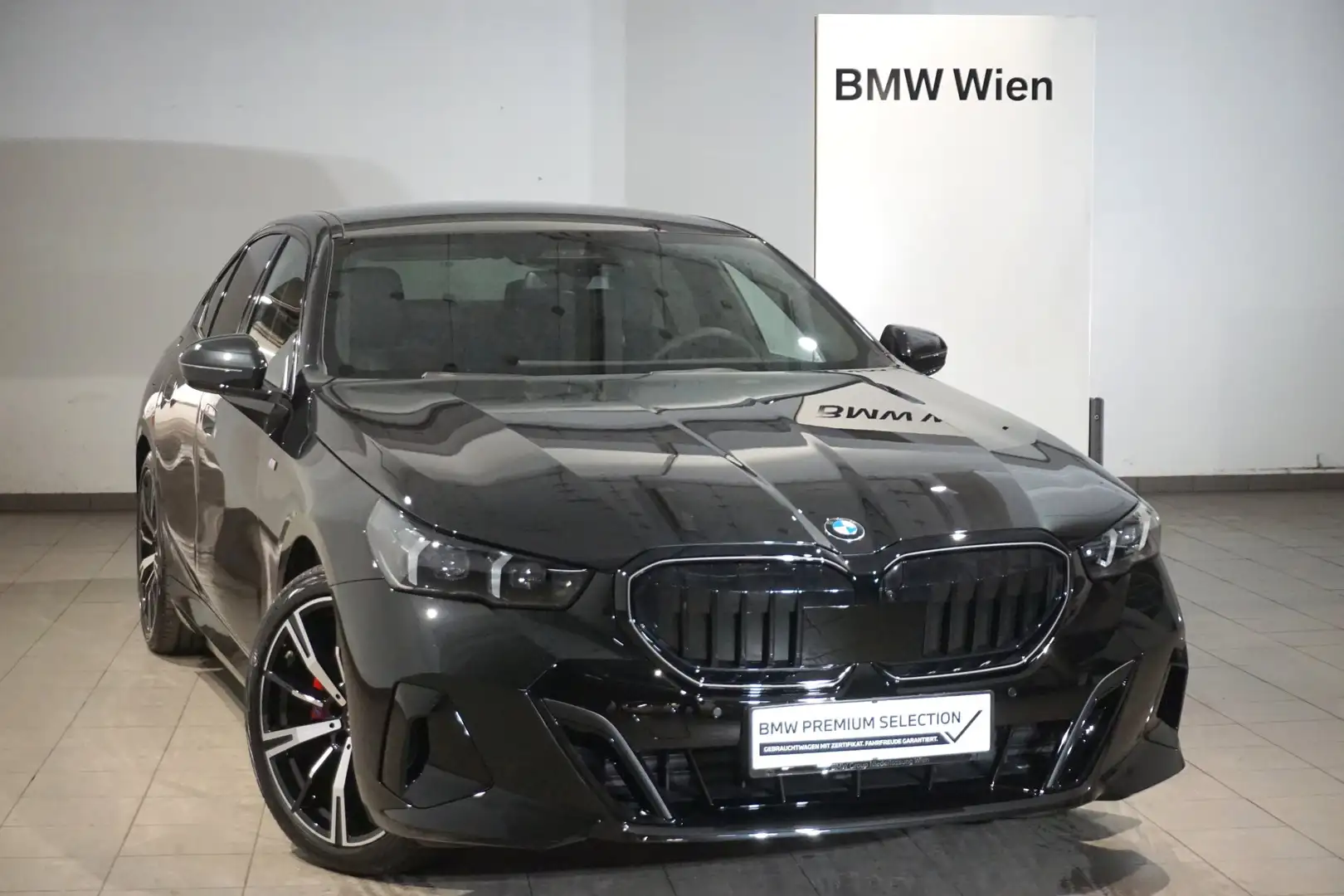 BMW 520 520d xDrive Schwarz - 1