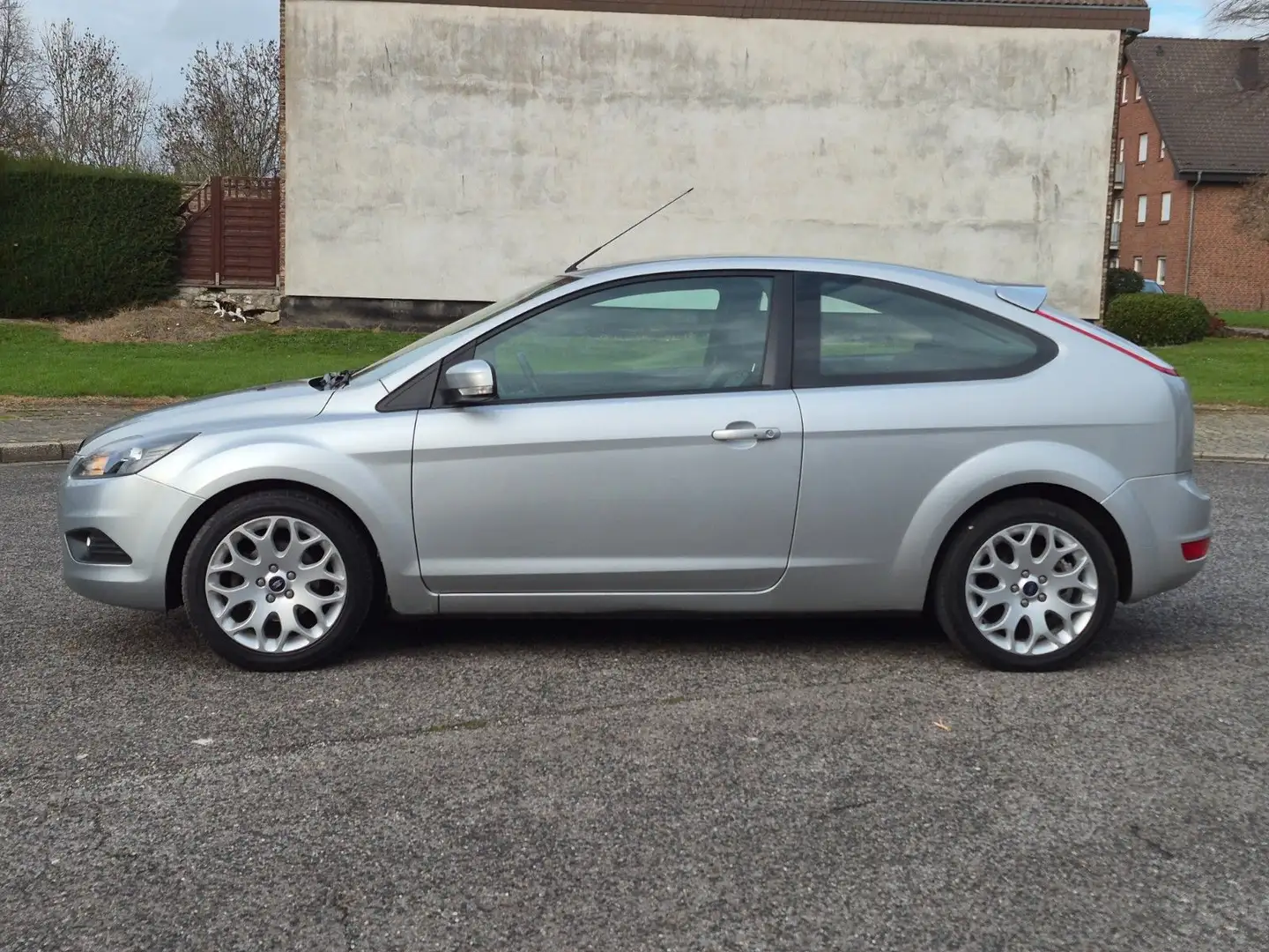 Ford Focus Lim. Sport*wenig km*Klima*8-fach Bereifung Silber - 2