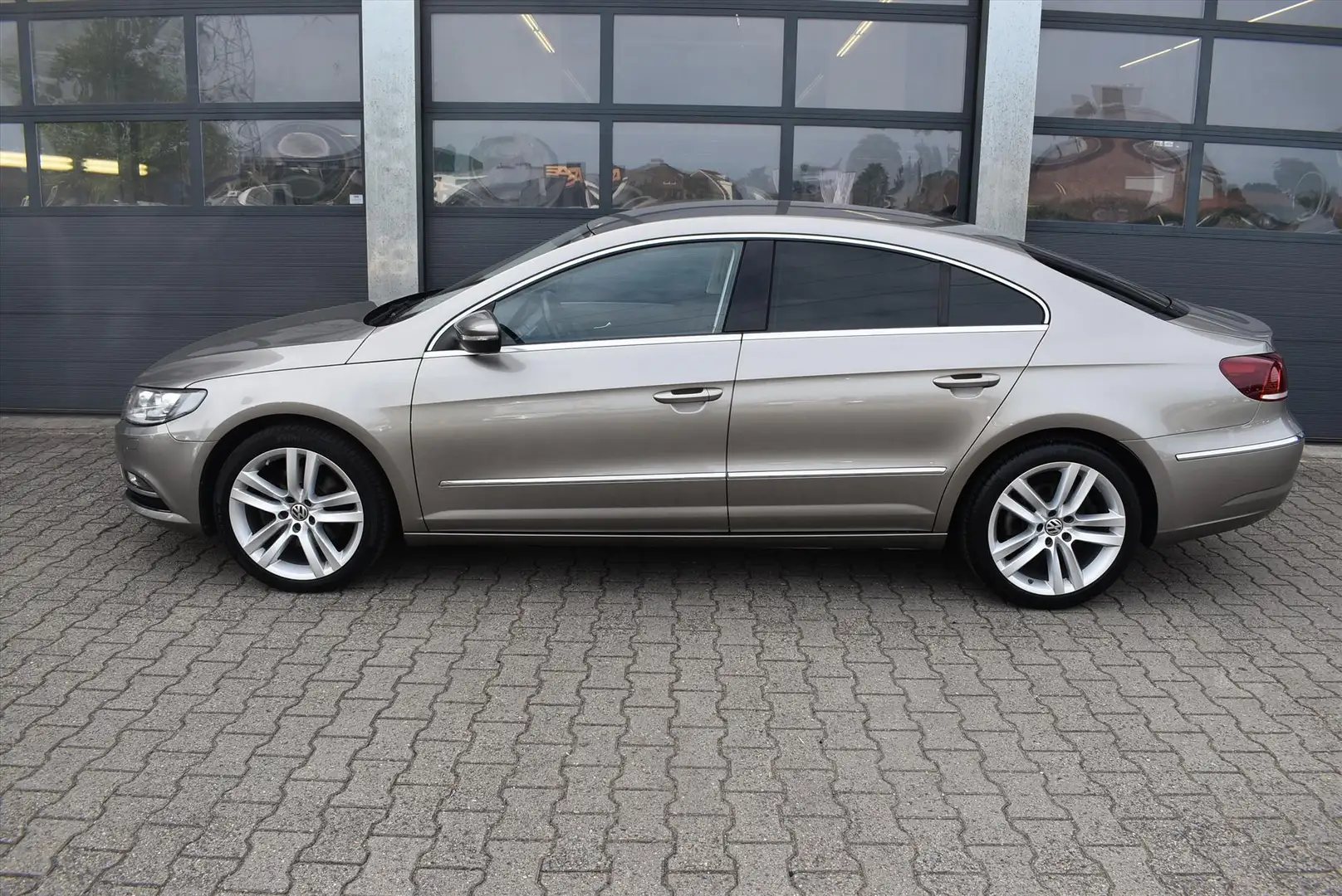 Volkswagen CC 1.8 TSI 160pk Bruin - 2