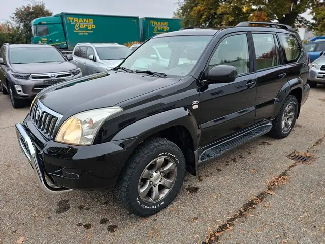 Toyota Land Cruiser 3.0 D-4D Aut Leder Navi 8 Sitzer