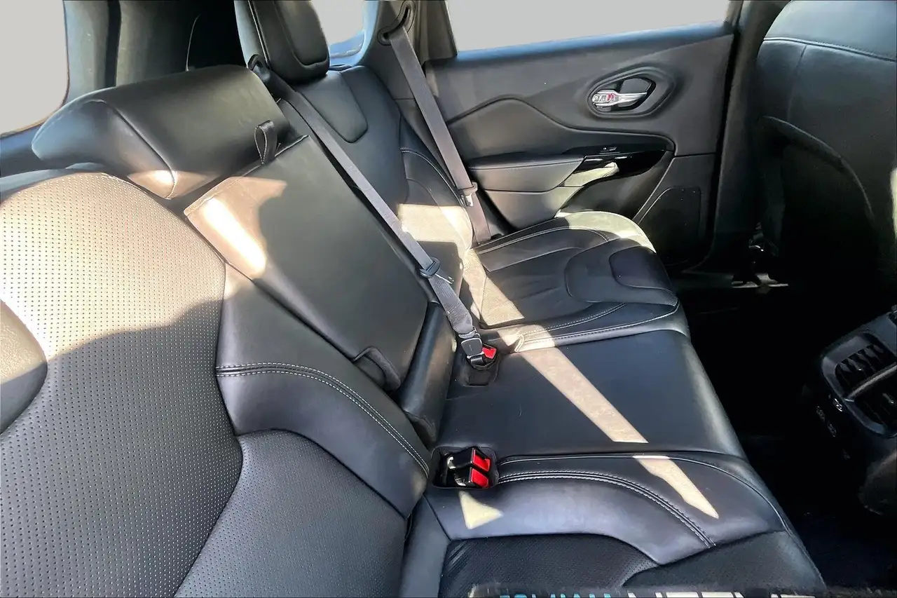 Jeep Cherokee снимка Jeep Cherokee