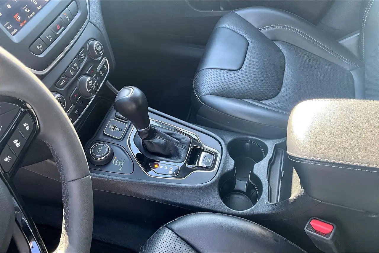 Jeep Cherokee снимка Jeep Cherokee