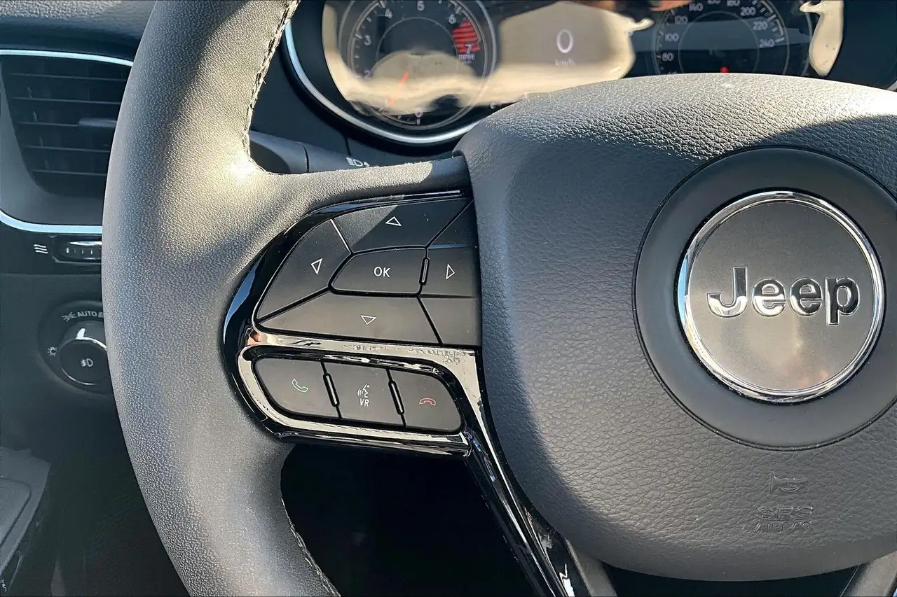 Jeep Cherokee снимка Jeep Cherokee