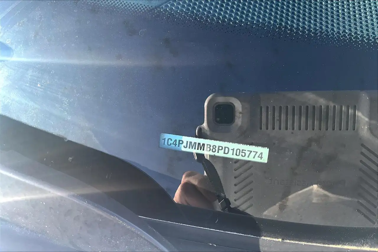 Jeep Cherokee снимка Jeep Cherokee