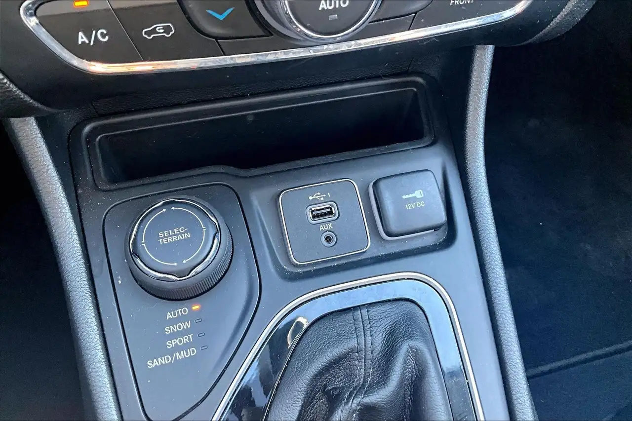 Jeep Cherokee снимка Jeep Cherokee