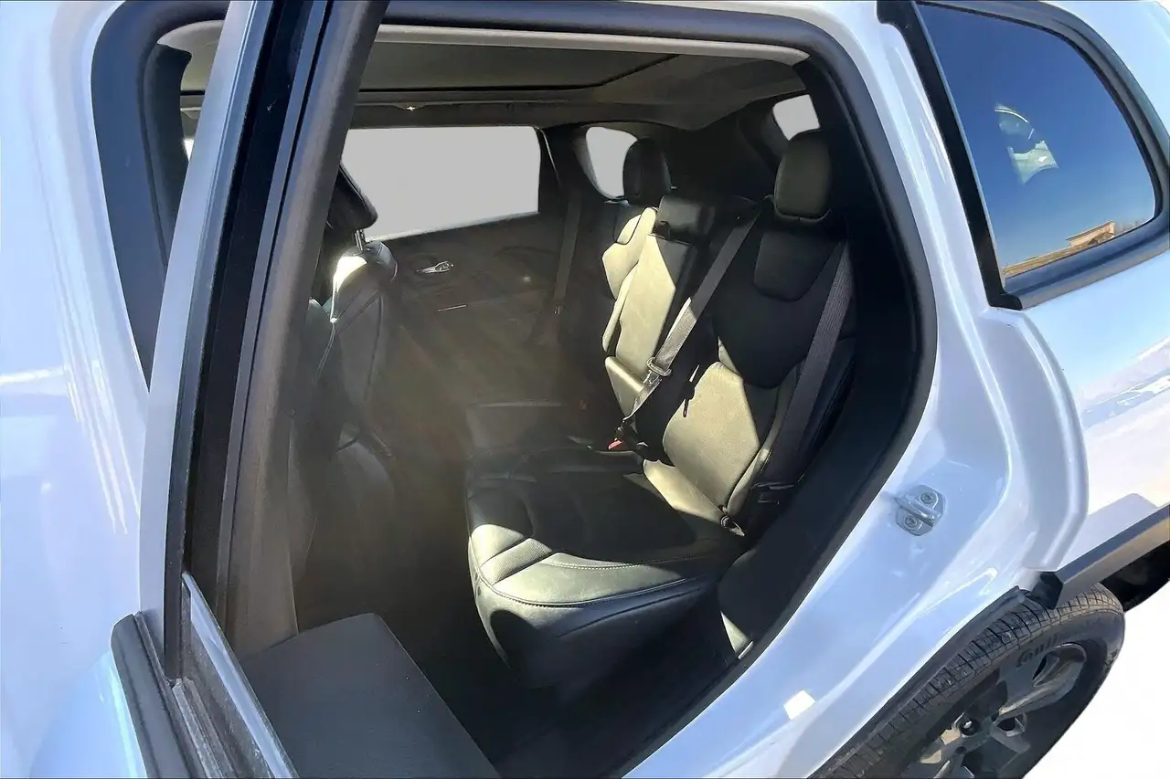 Jeep Cherokee снимка Jeep Cherokee
