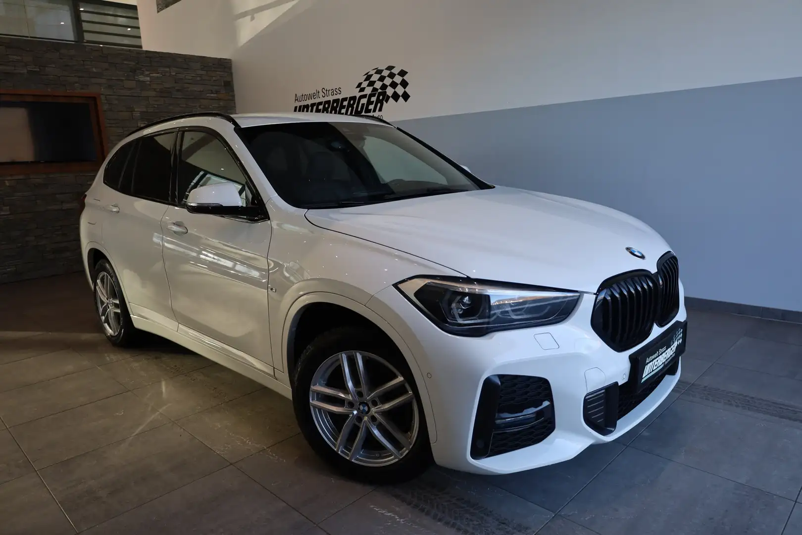 BMW X1 xDrive25e M Sport Head-Up AHK Weiß - 1