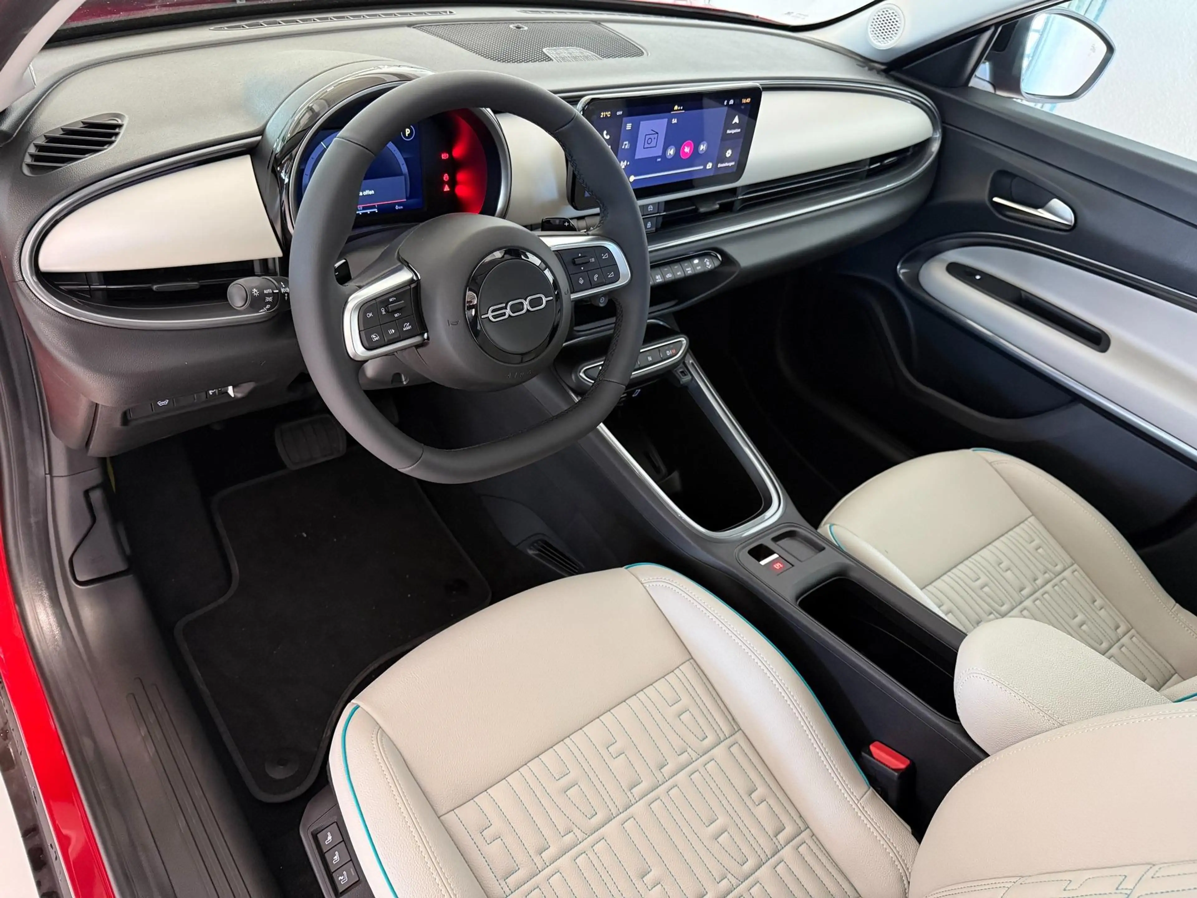 Fiat 600 La Prima Hybrid 1.2 T3 81 kW (110 PS) Klimaauto... — photo 9