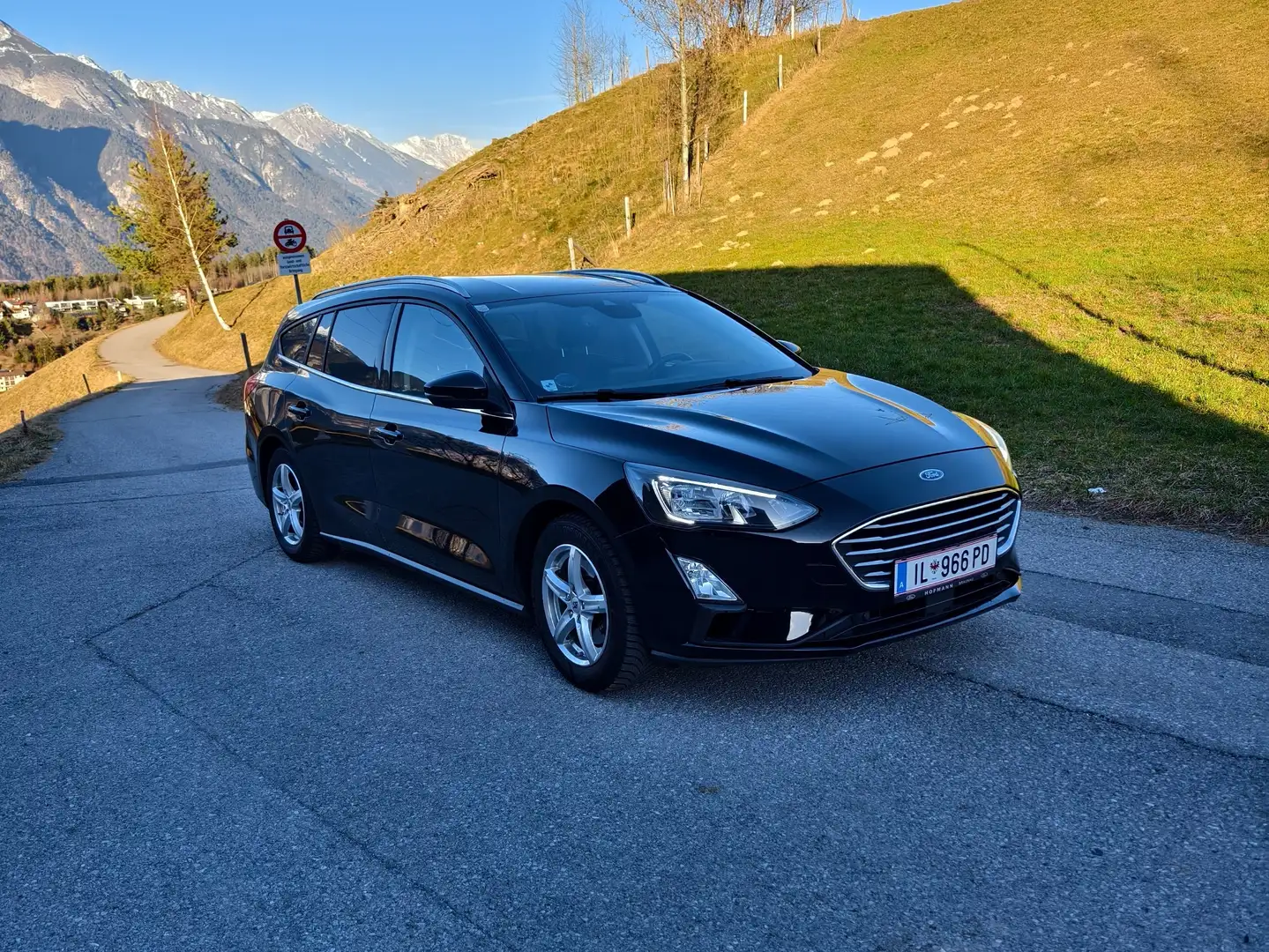 Ford Focus Focus Traveller 1,5 EcoBlue Cool Schwarz - 1