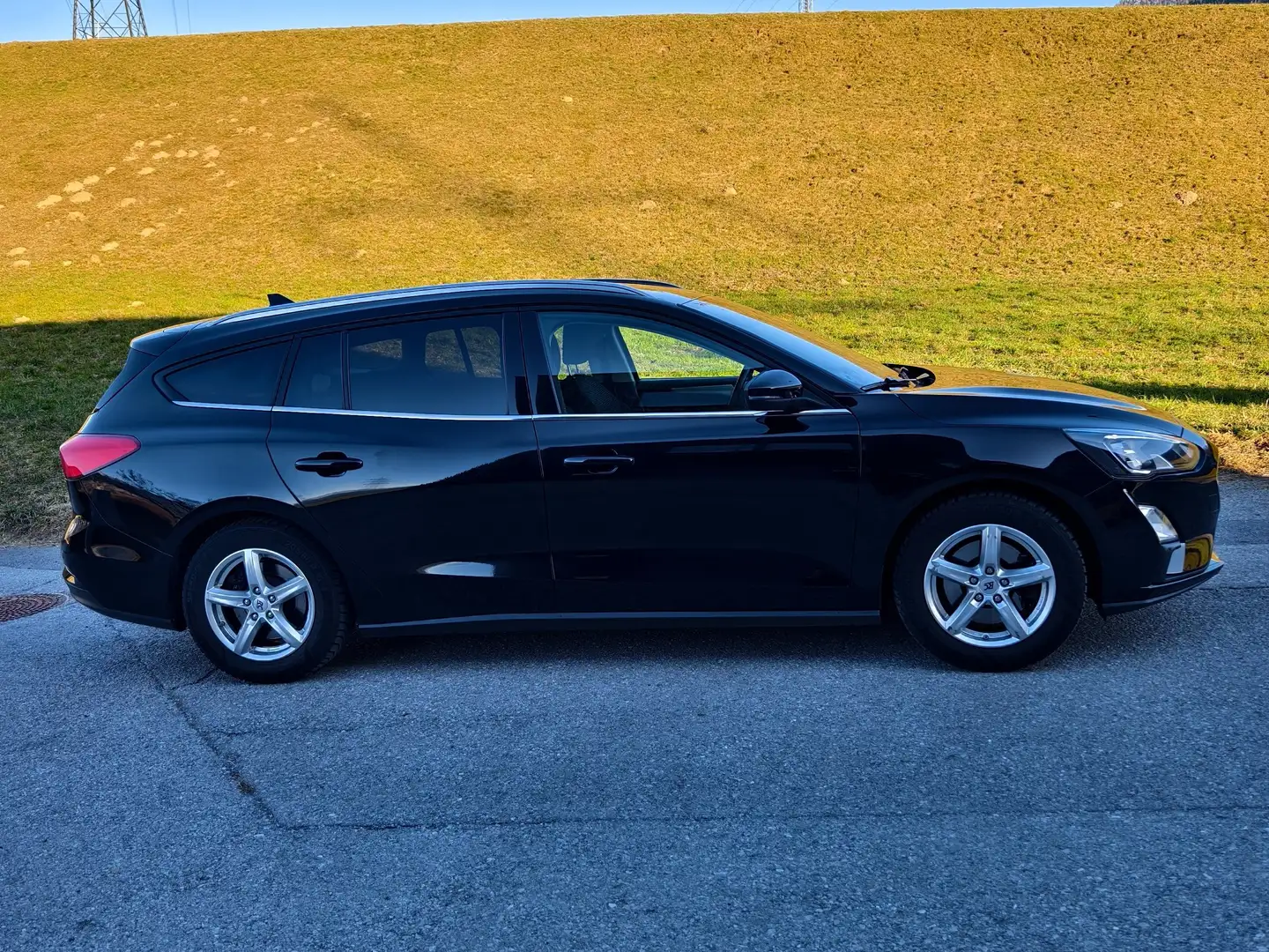 Ford Focus Focus Traveller 1,5 EcoBlue Cool Schwarz - 2
