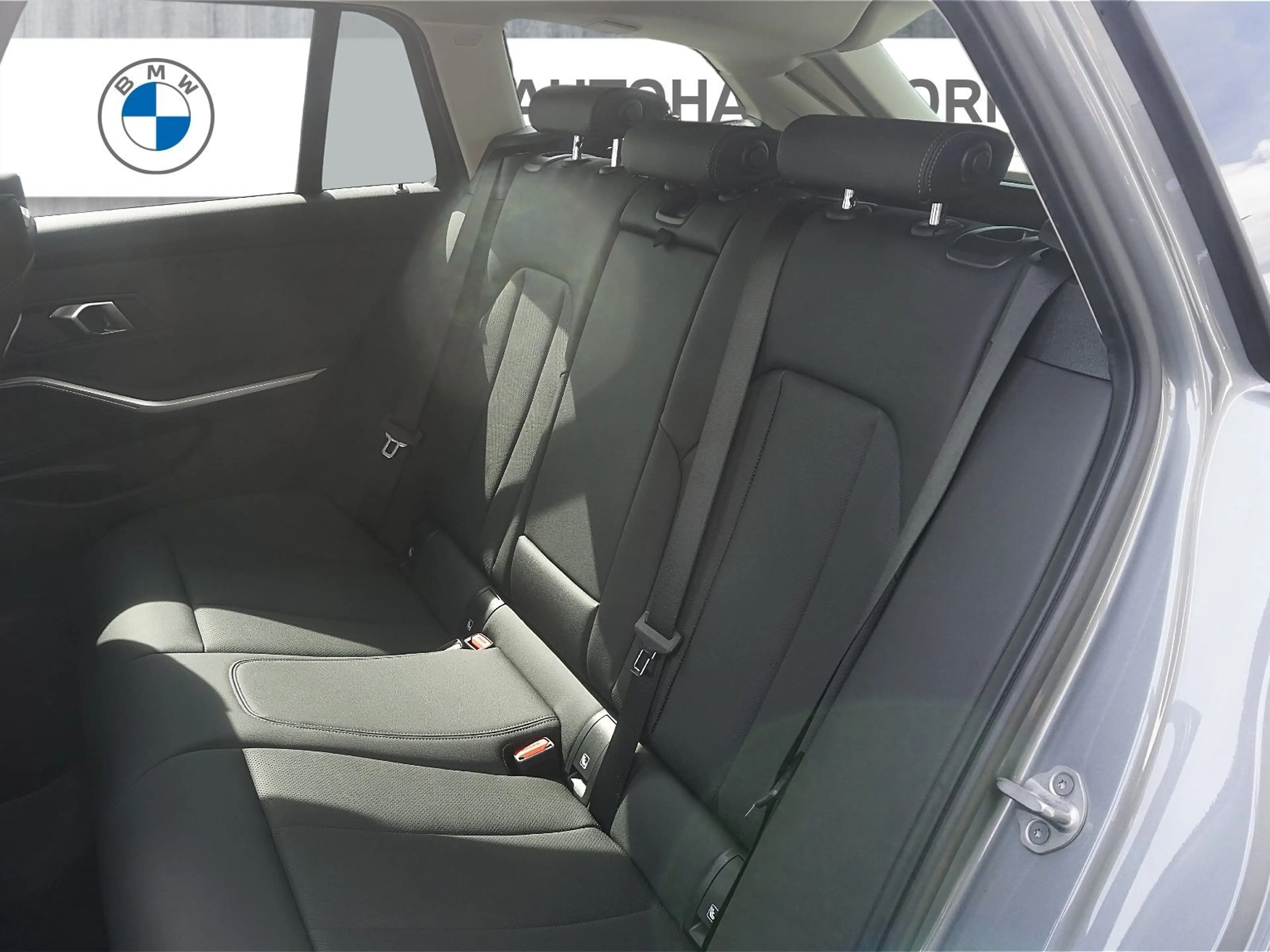 BMW 318 i Touring Head-Up+AHK+Navi+Kamera+SHZ+Apple — photo 11