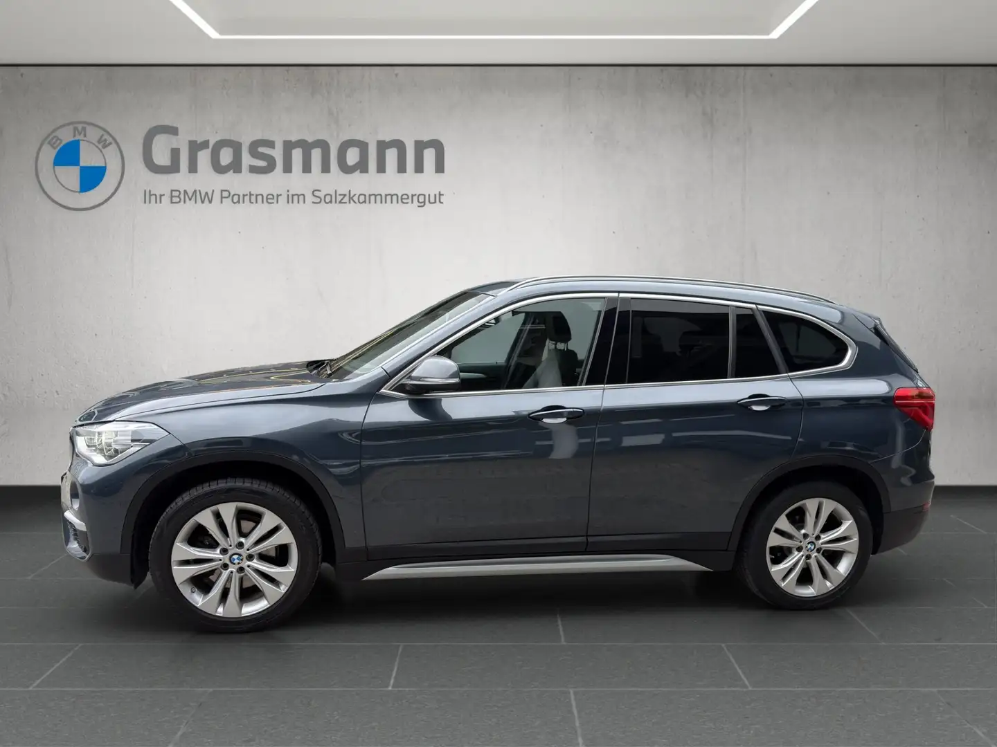BMW X1 xDrive18d Grau - 2