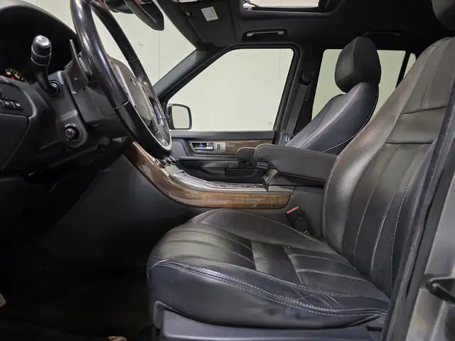 Land Rover Range Rover Sport view 9
