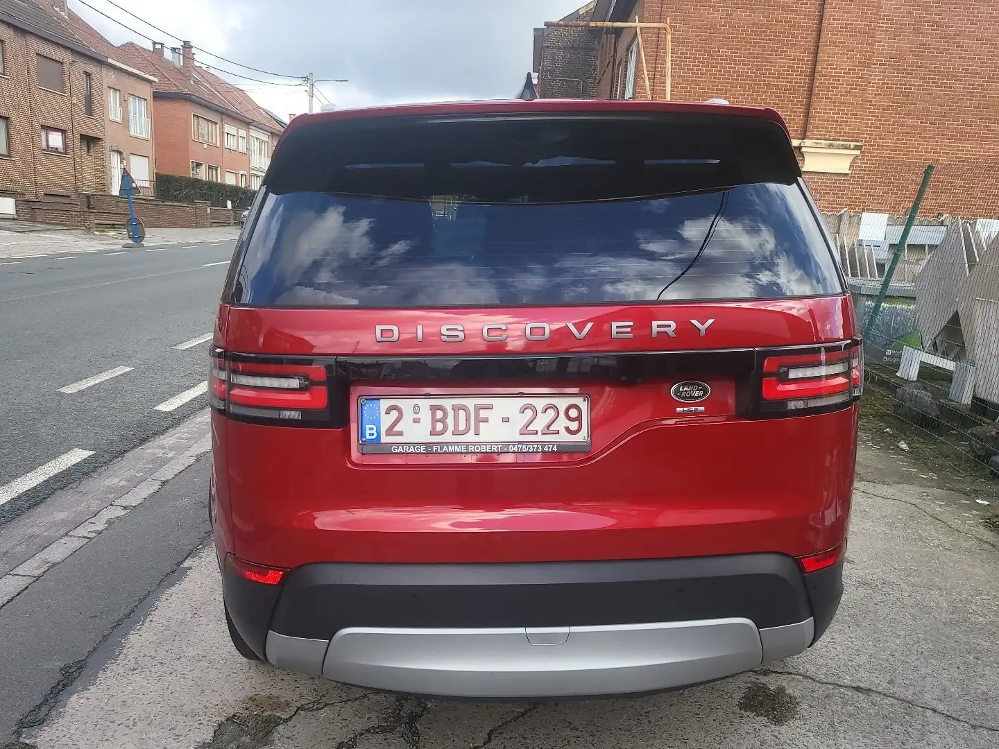 Land Rover Discovery 2.0 TD4 HSE 7pl. Roşu - 2
