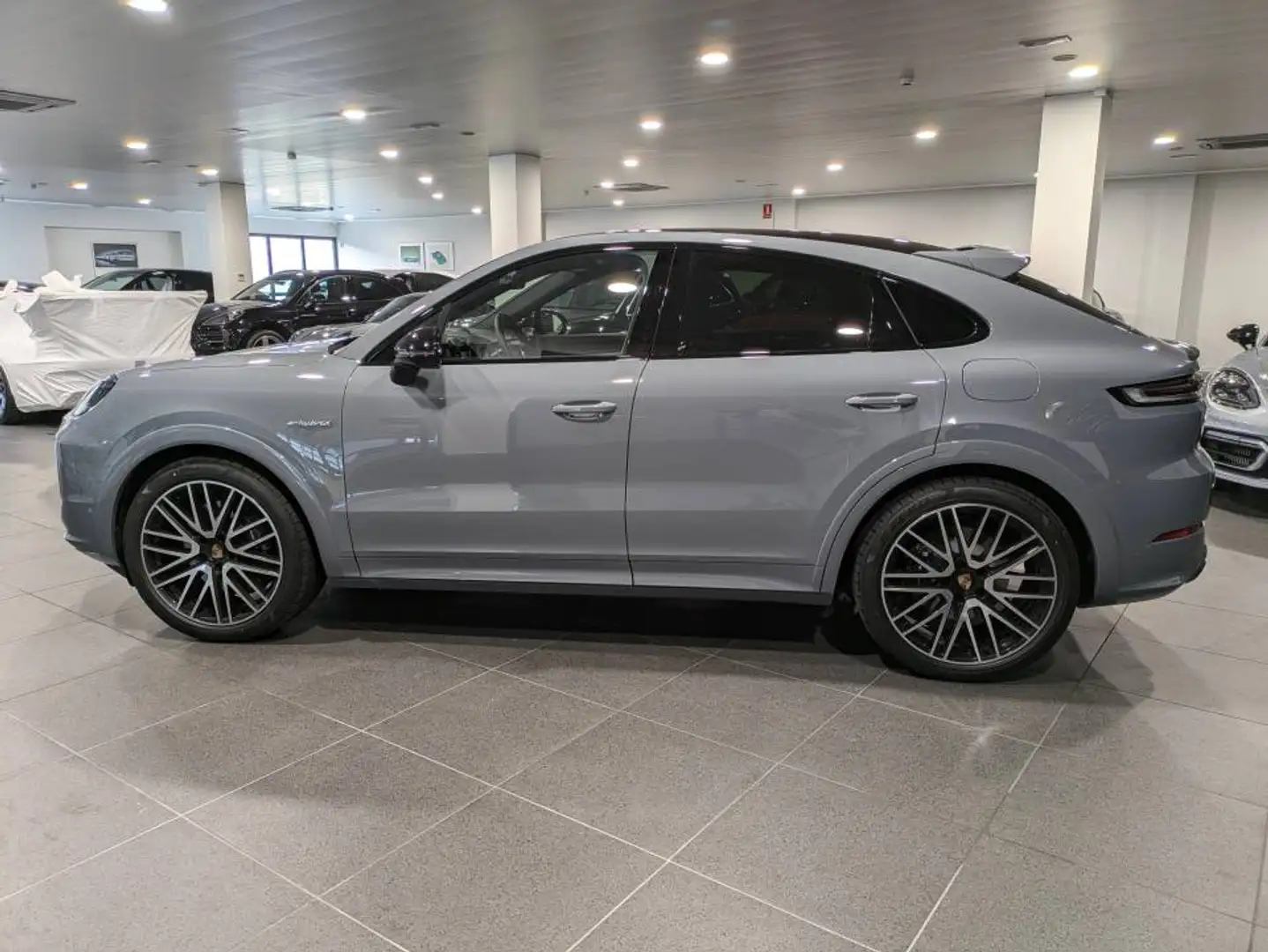 Porsche Cayenne Coupé E-Hybrid Aut. Gris - 2