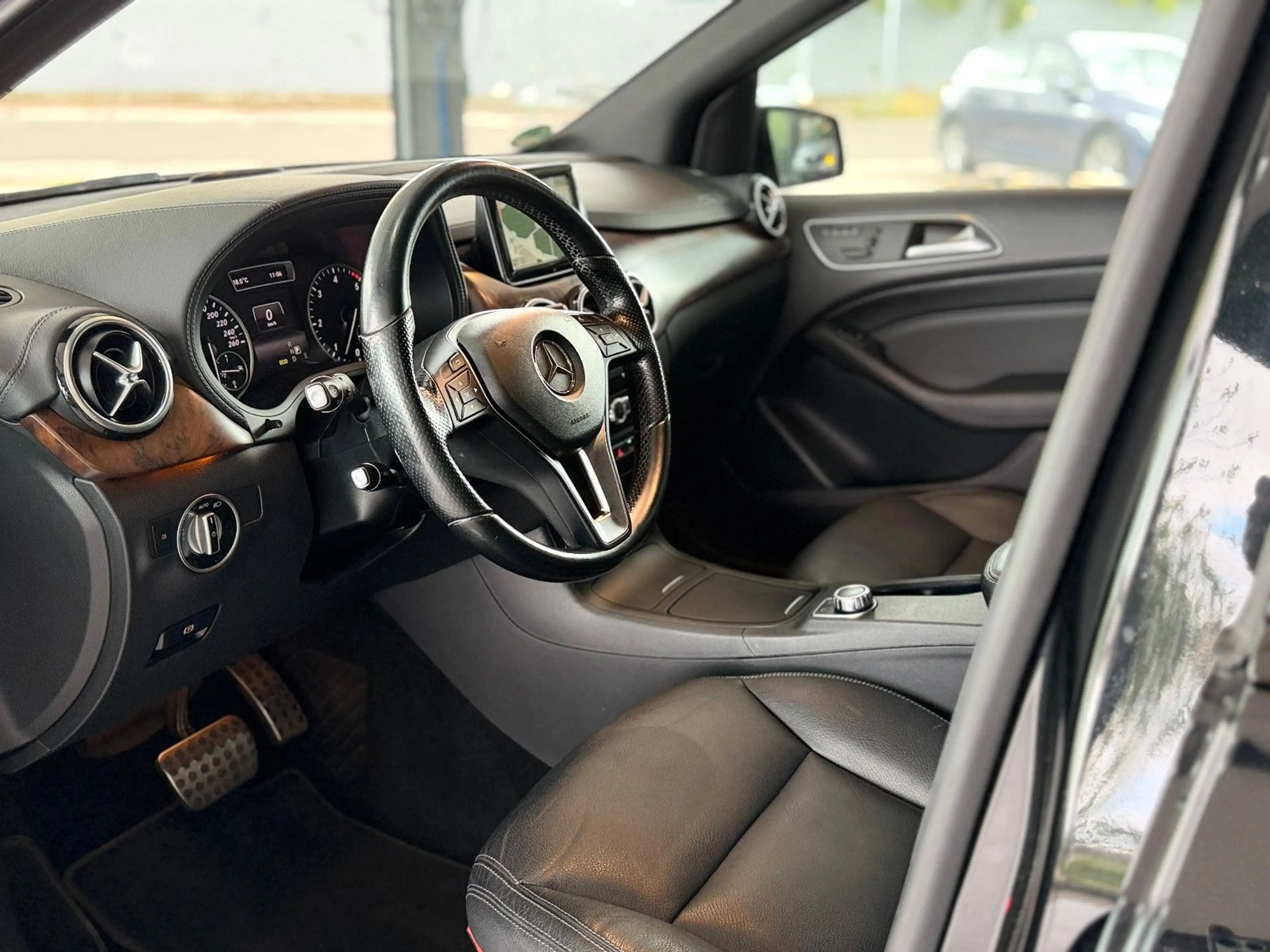 Mercedes-Benz B 220 B220 CDI/d PANO/AHK/TOT/LEDER/KAMERA/NIGHT/ — photo 10