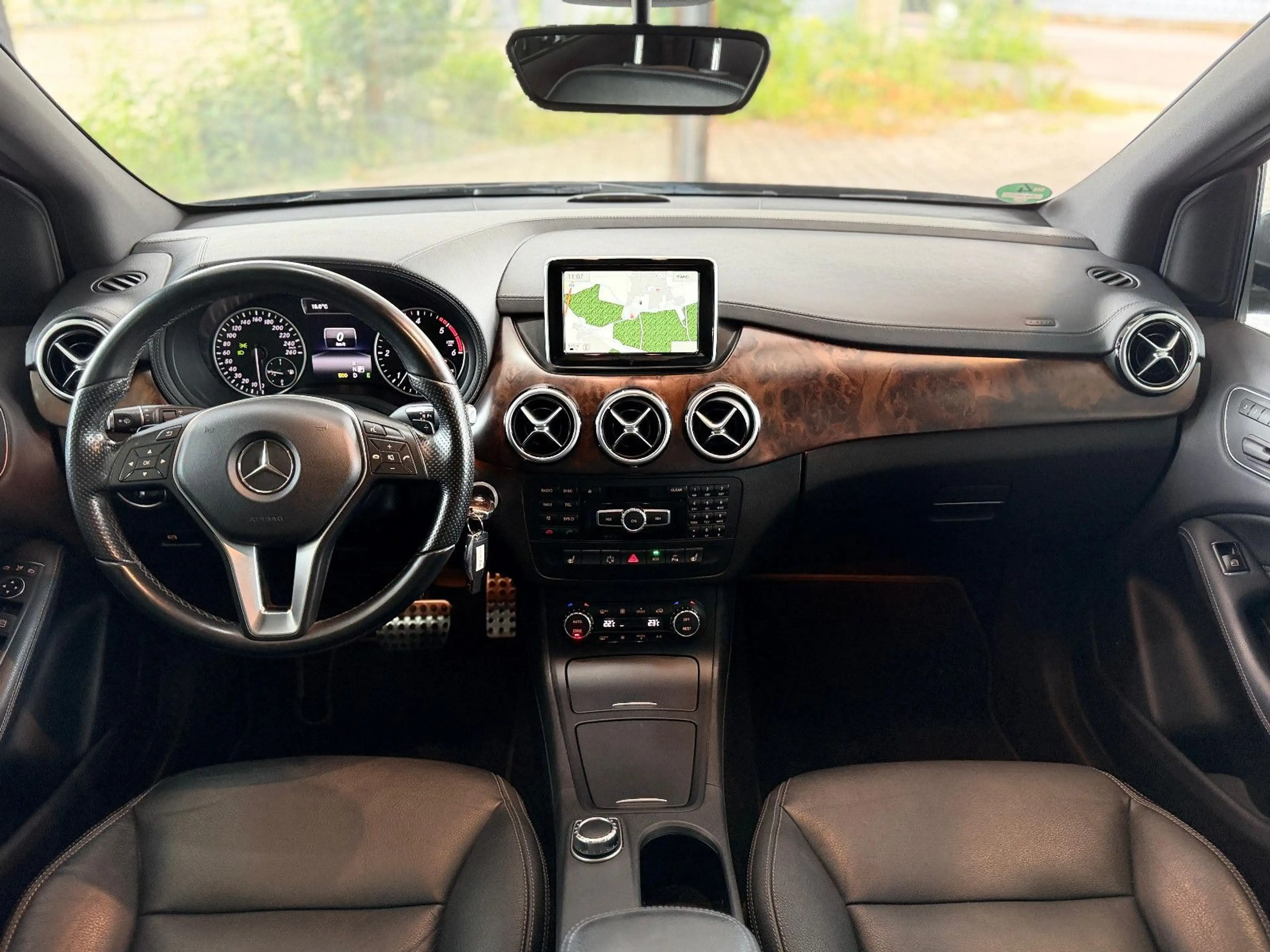 Mercedes-Benz B 220 B220 CDI/d PANO/AHK/TOT/LEDER/KAMERA/NIGHT/ — photo 13