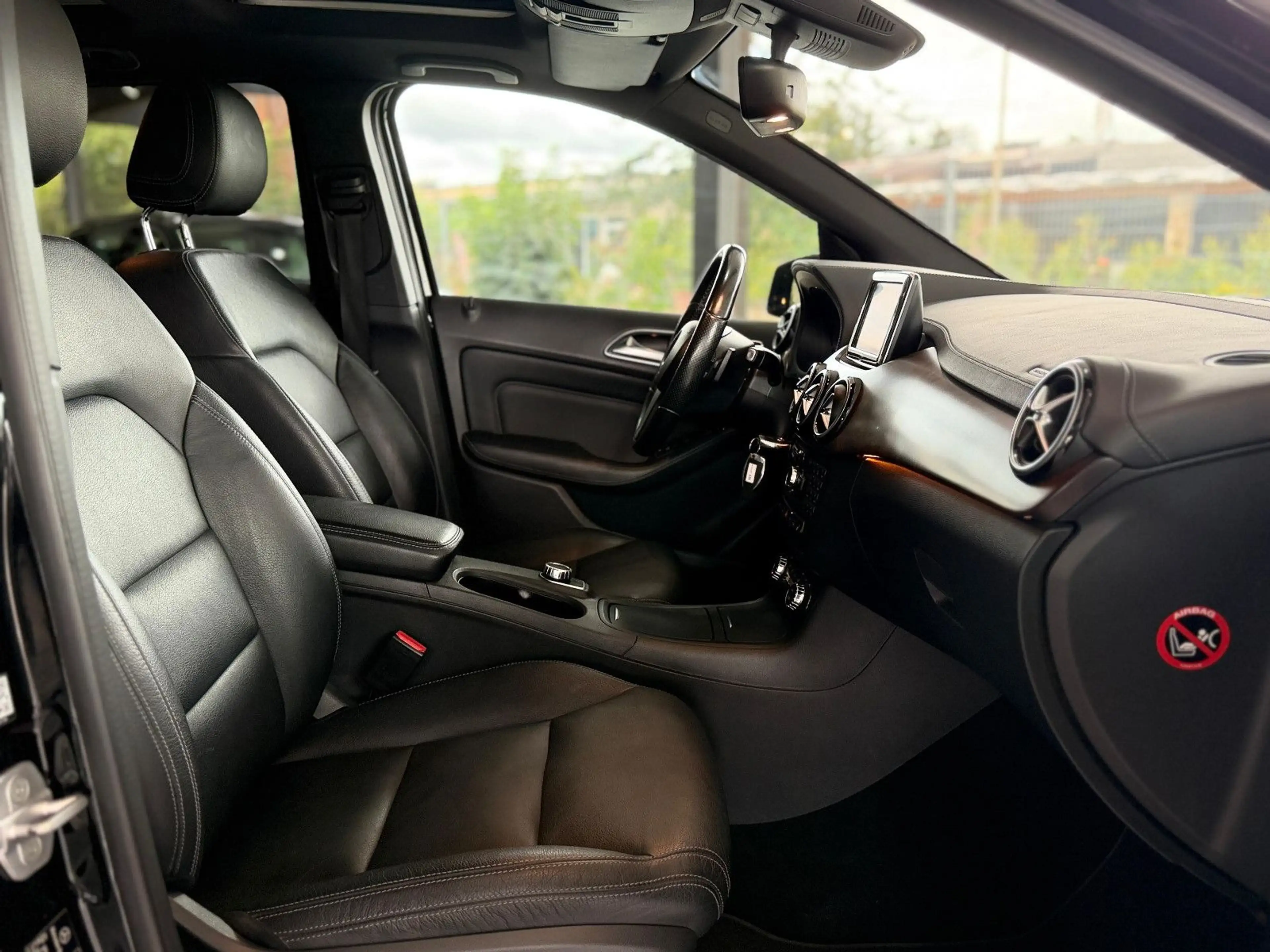 Mercedes-Benz B 220 B220 CDI/d PANO/AHK/TOT/LEDER/KAMERA/NIGHT/ — photo 14