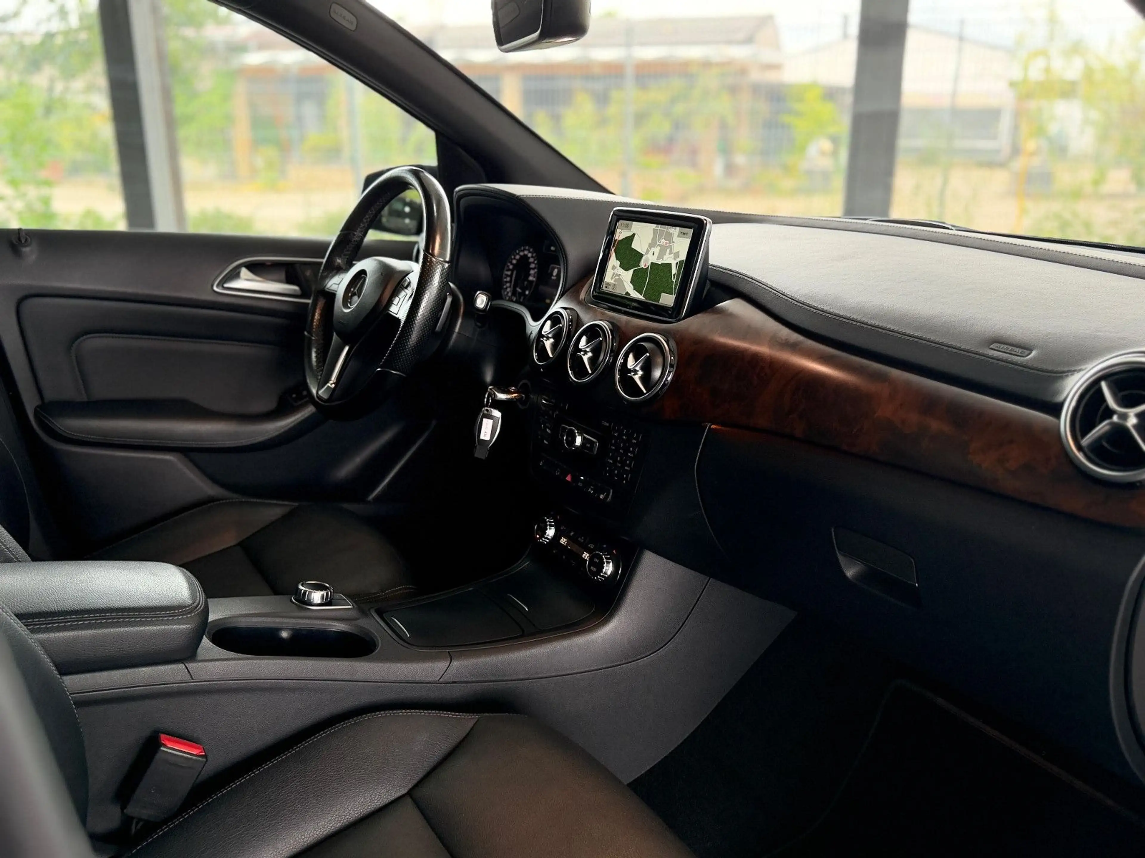 Mercedes-Benz B 220 B220 CDI/d PANO/AHK/TOT/LEDER/KAMERA/NIGHT/ — photo 15