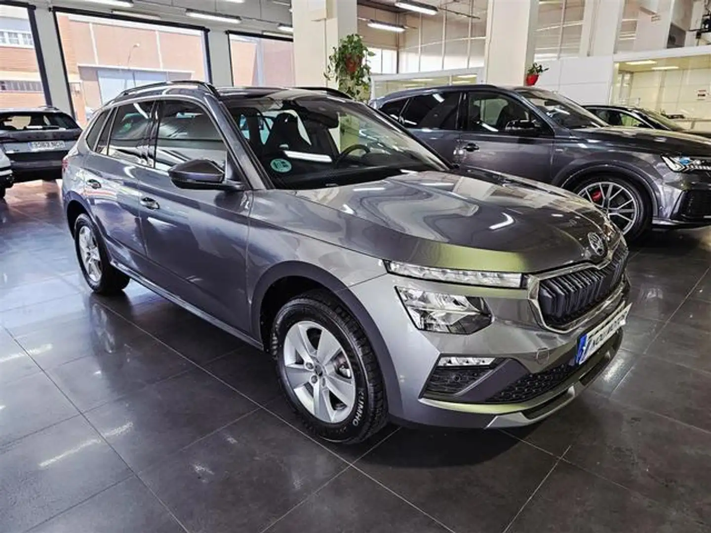 Skoda Kamiq 1.5 TSI Selection 110kW DSG7 Gris - 2