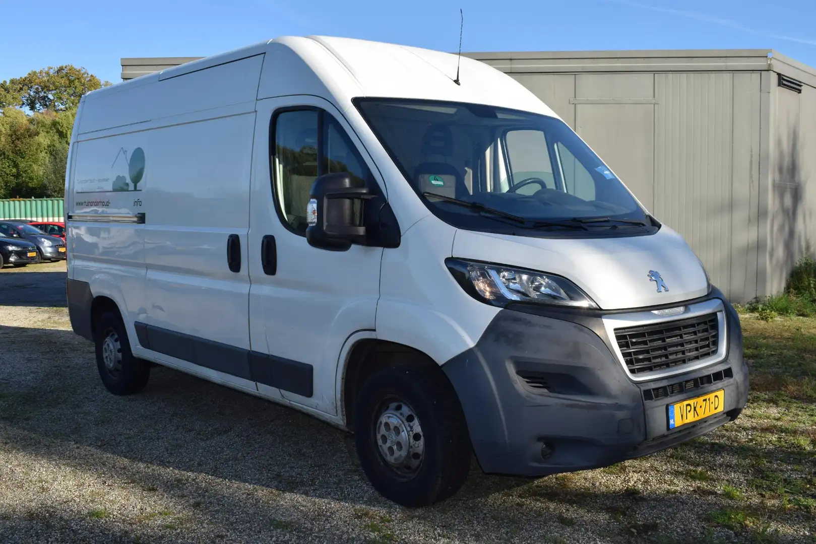 Peugeot Boxer 330 2.0 BlueHDI L2H2 Premium Pack Wit - 2