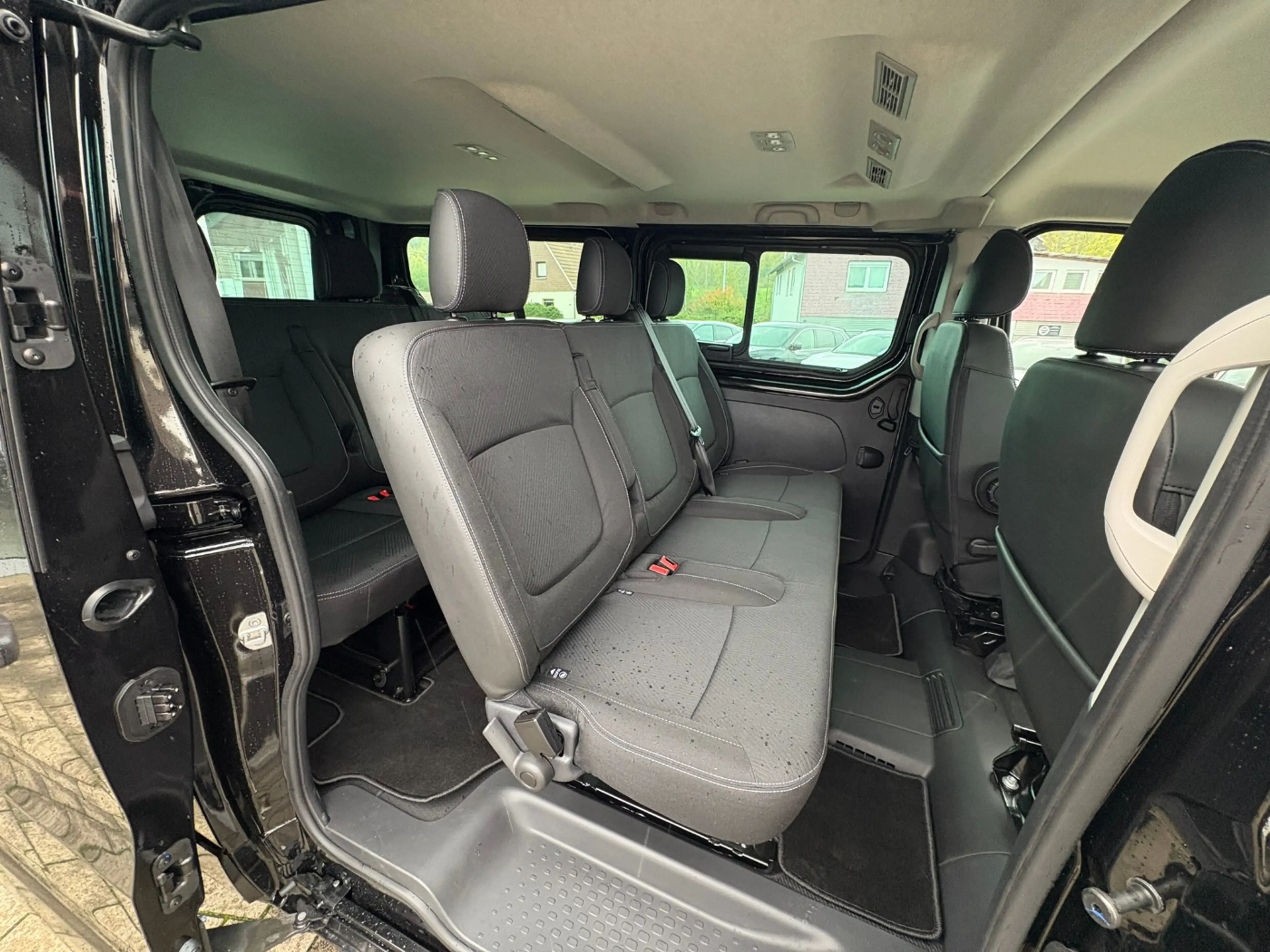 Nissan Primastar Kombi L2H1 dCi 170 TK 3,0 t · ACC · LED — photo 4