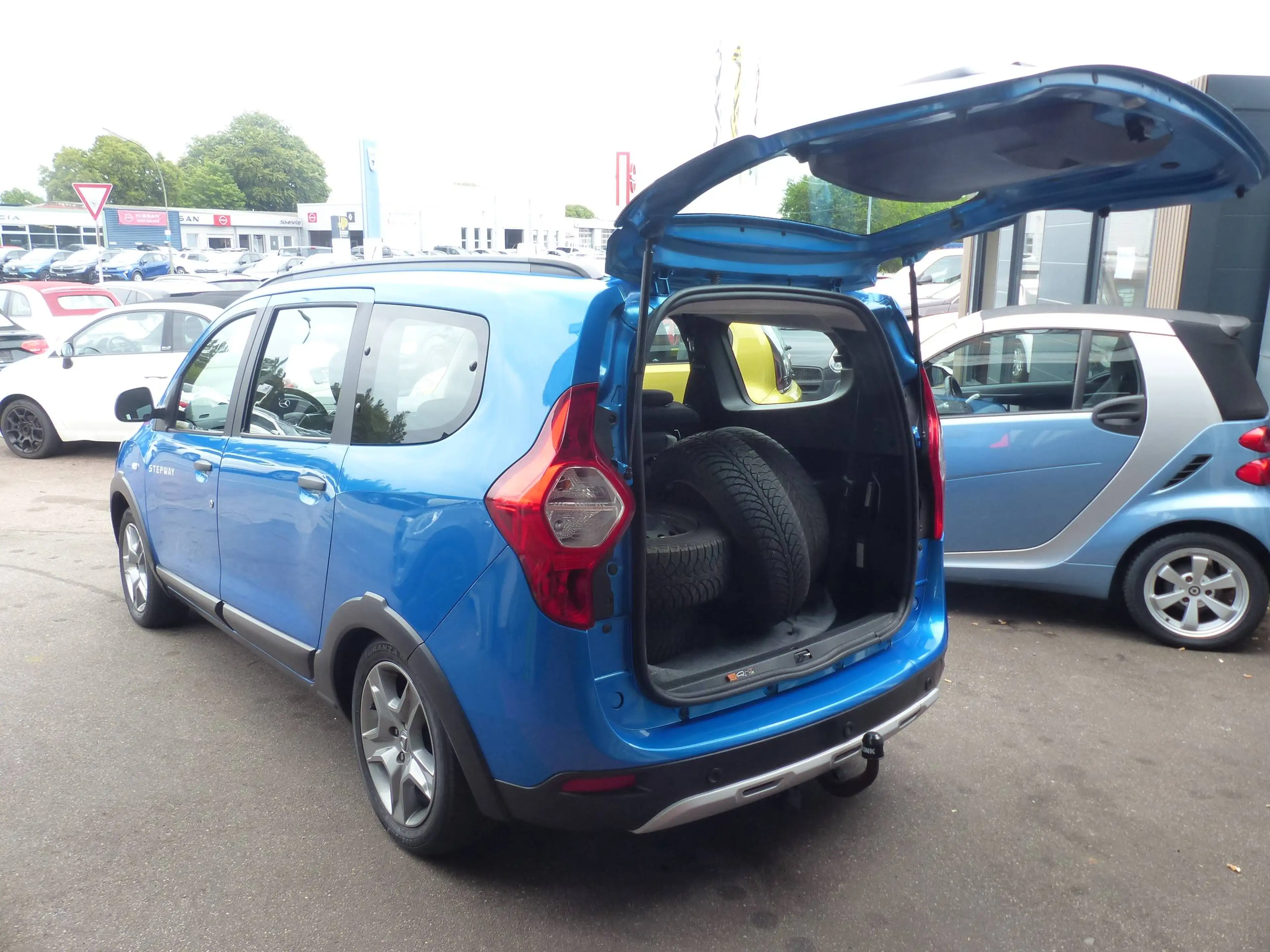 Dacia Lodgy Blue 1.5 DCi Stepway 7 Sitzer HU/AU 06/2025 — photo 7