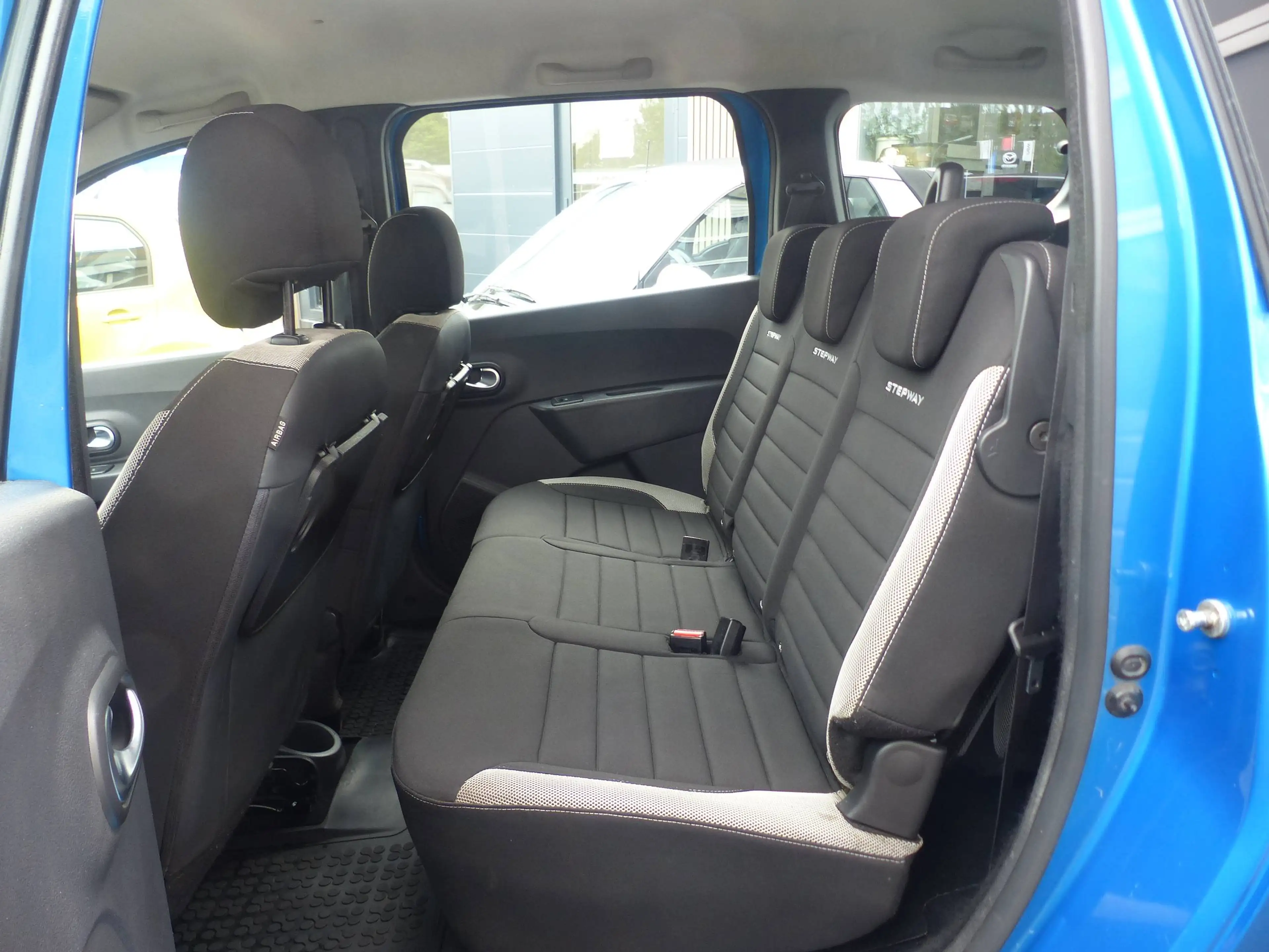 Dacia Lodgy Blue 1.5 DCi Stepway 7 Sitzer HU/AU 06/2025 — photo 13