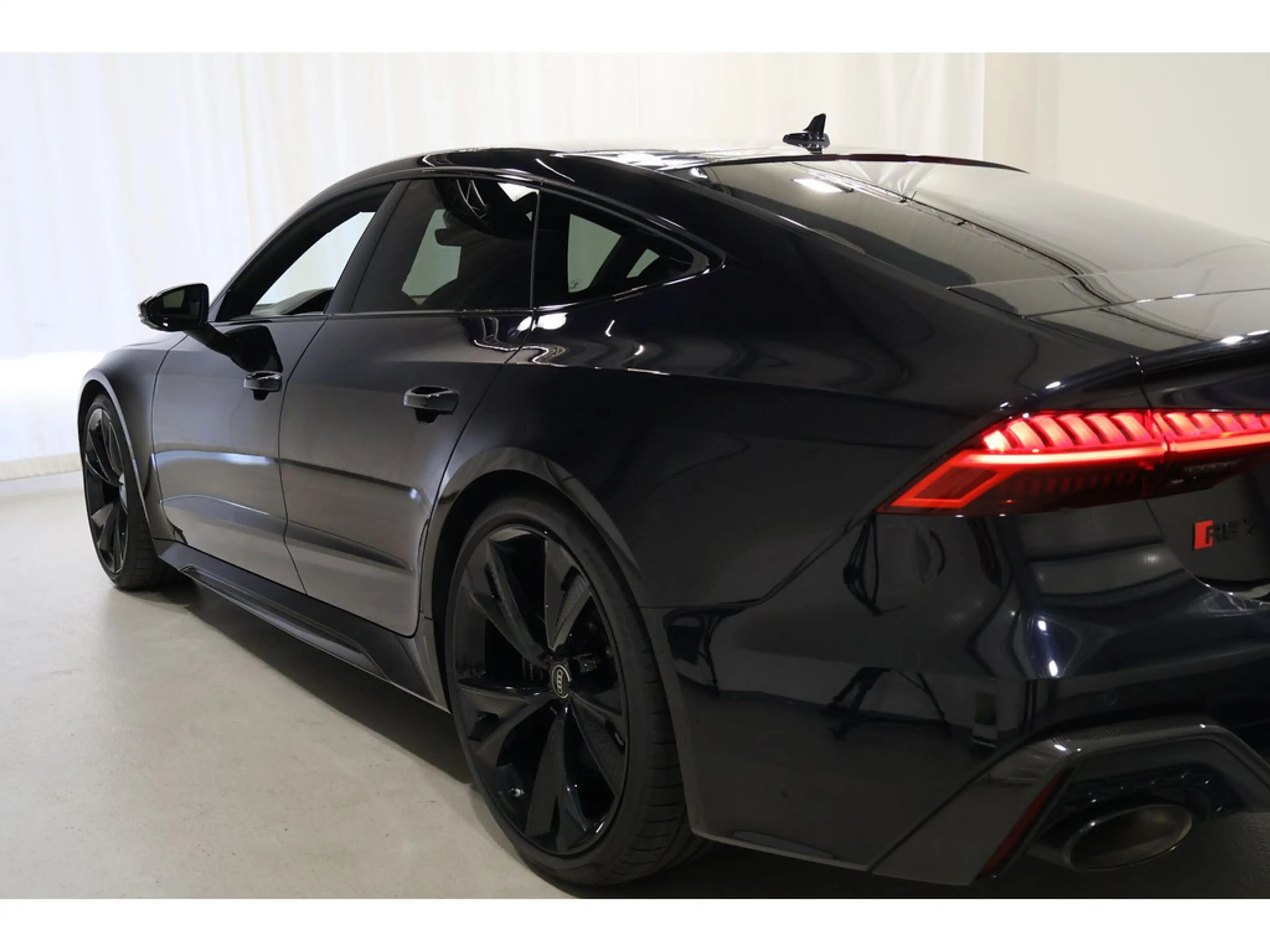 Audi RS7 — photo 13