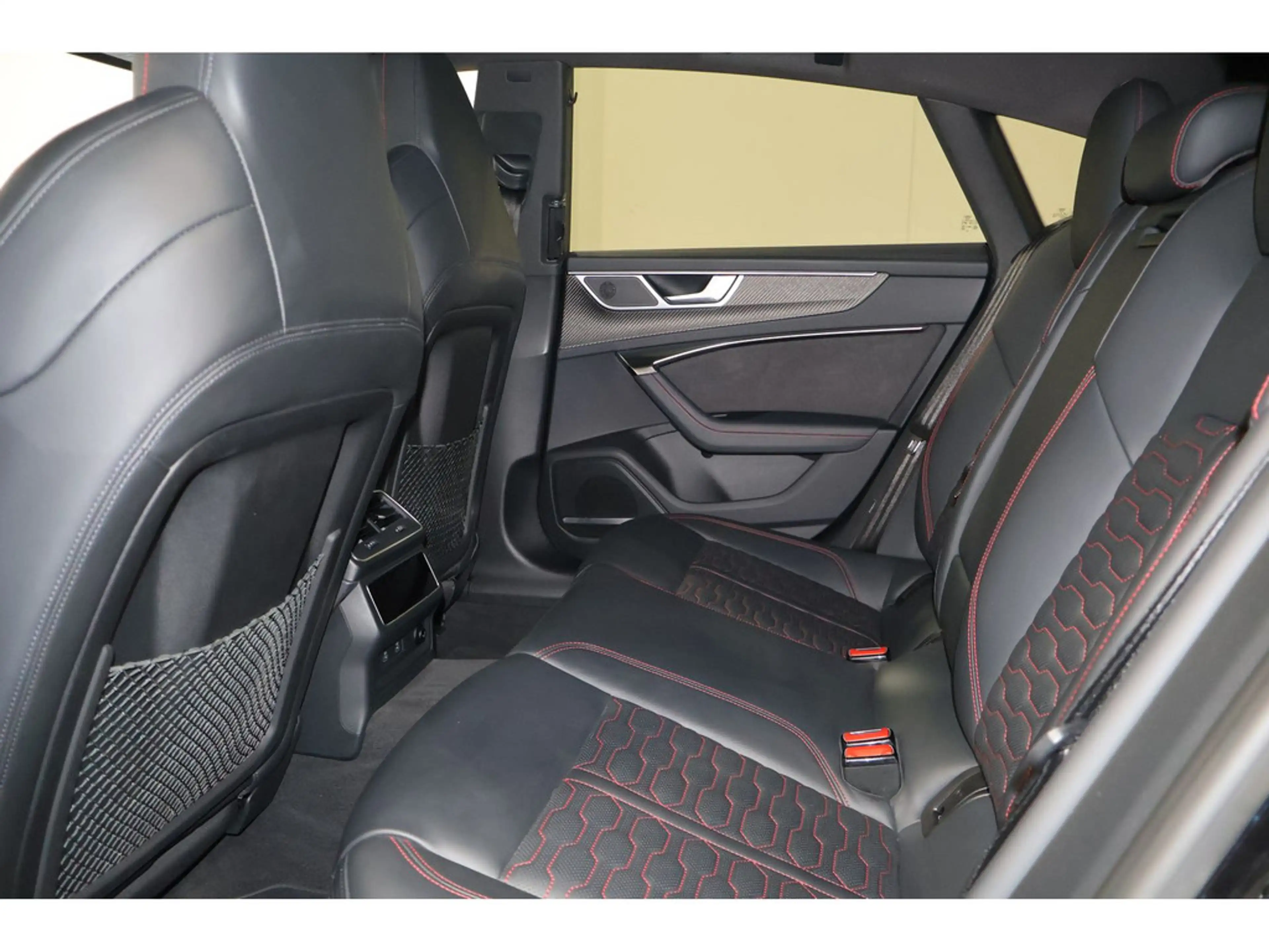 Audi RS7 — photo 12