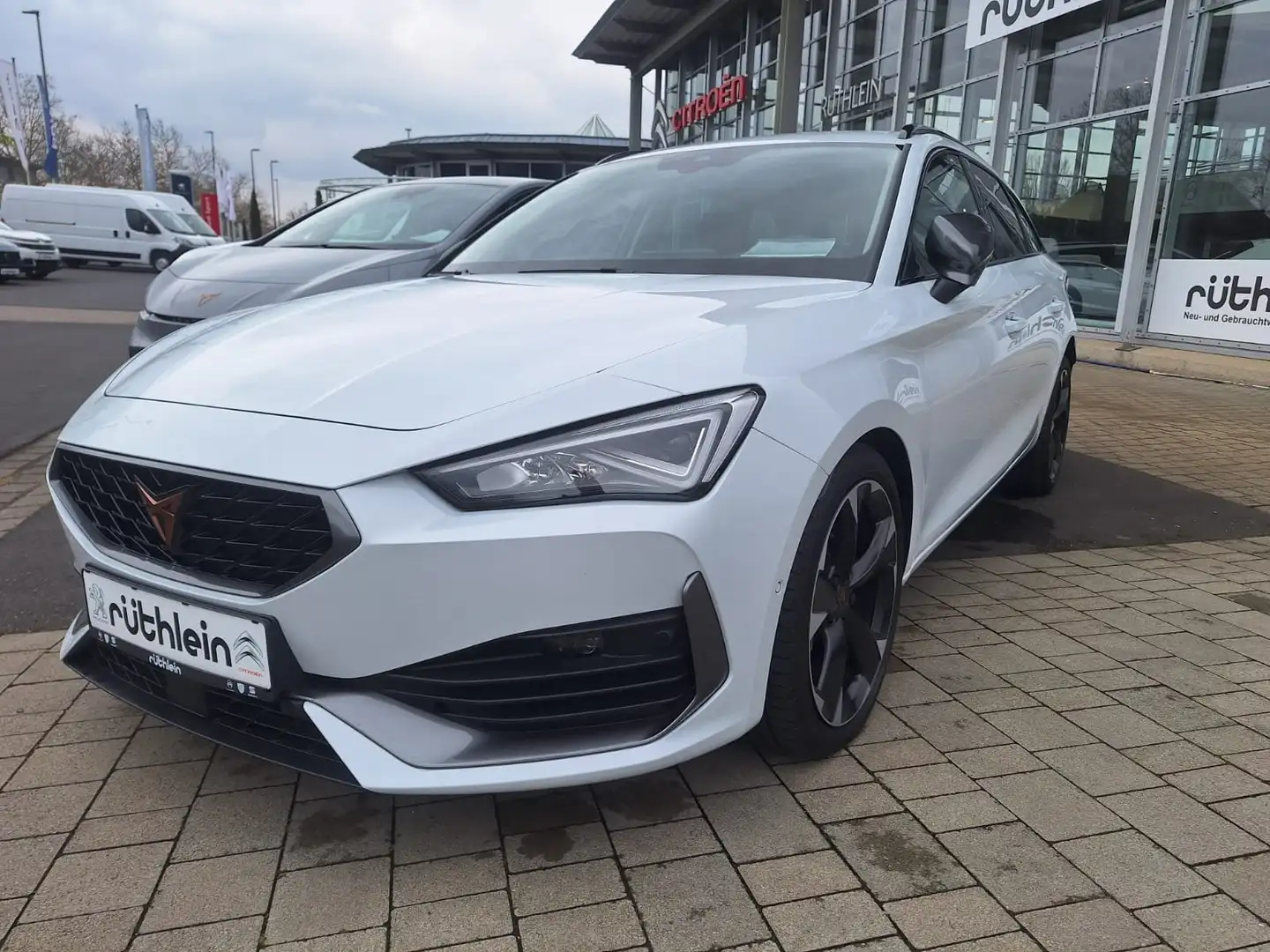 CUPRA Leon ST 150 PS DSG / 5.J. Garantie / AHK Blanco - 1