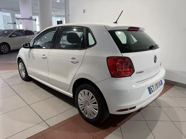Volkswagen Polo view 3