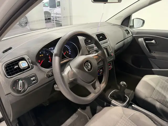 Volkswagen Polo view 8
