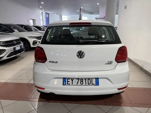 Volkswagen Polo view 4