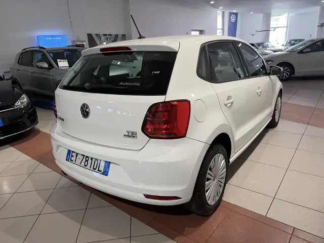 Volkswagen Polo view 5