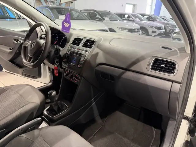 Volkswagen Polo view 10