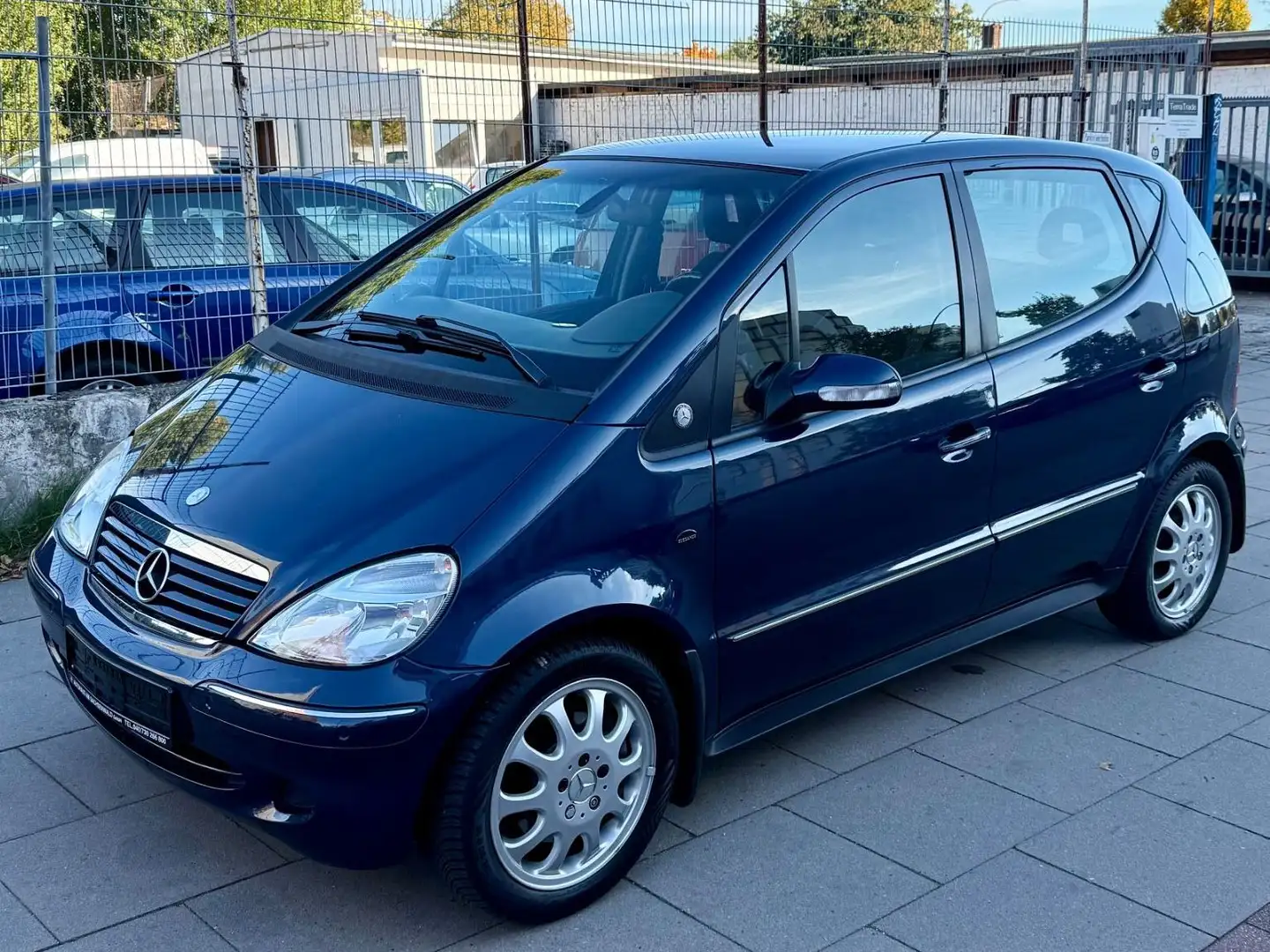 Mercedes-Benz A 190 ELEGANCE Lang /AUTOMATIK/ TÜV NEU Blau - 1