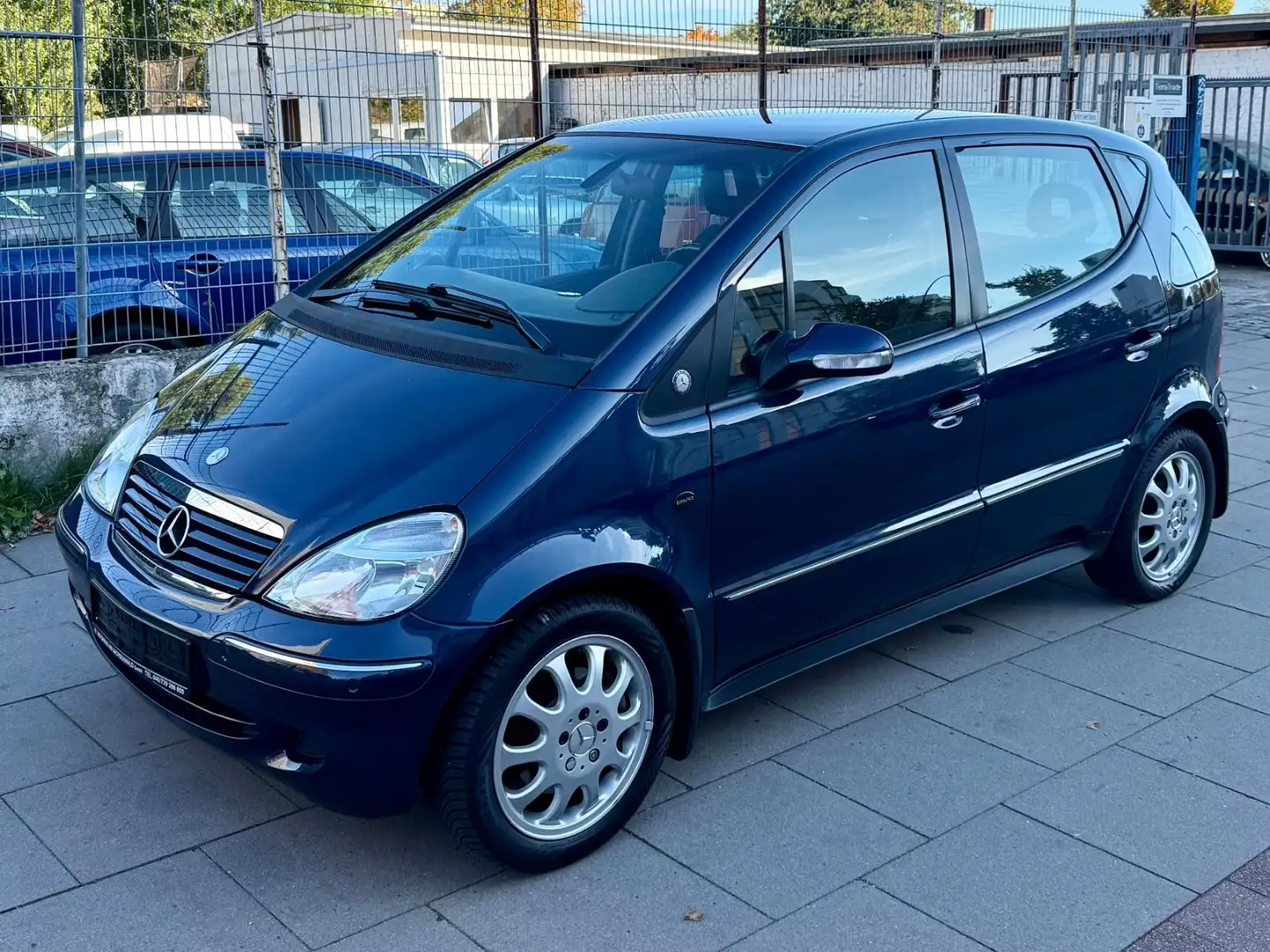 Mercedes-Benz A 190 ELEGANCE Lang /AUTOMATIK/ TÜV NEU Blau - 2