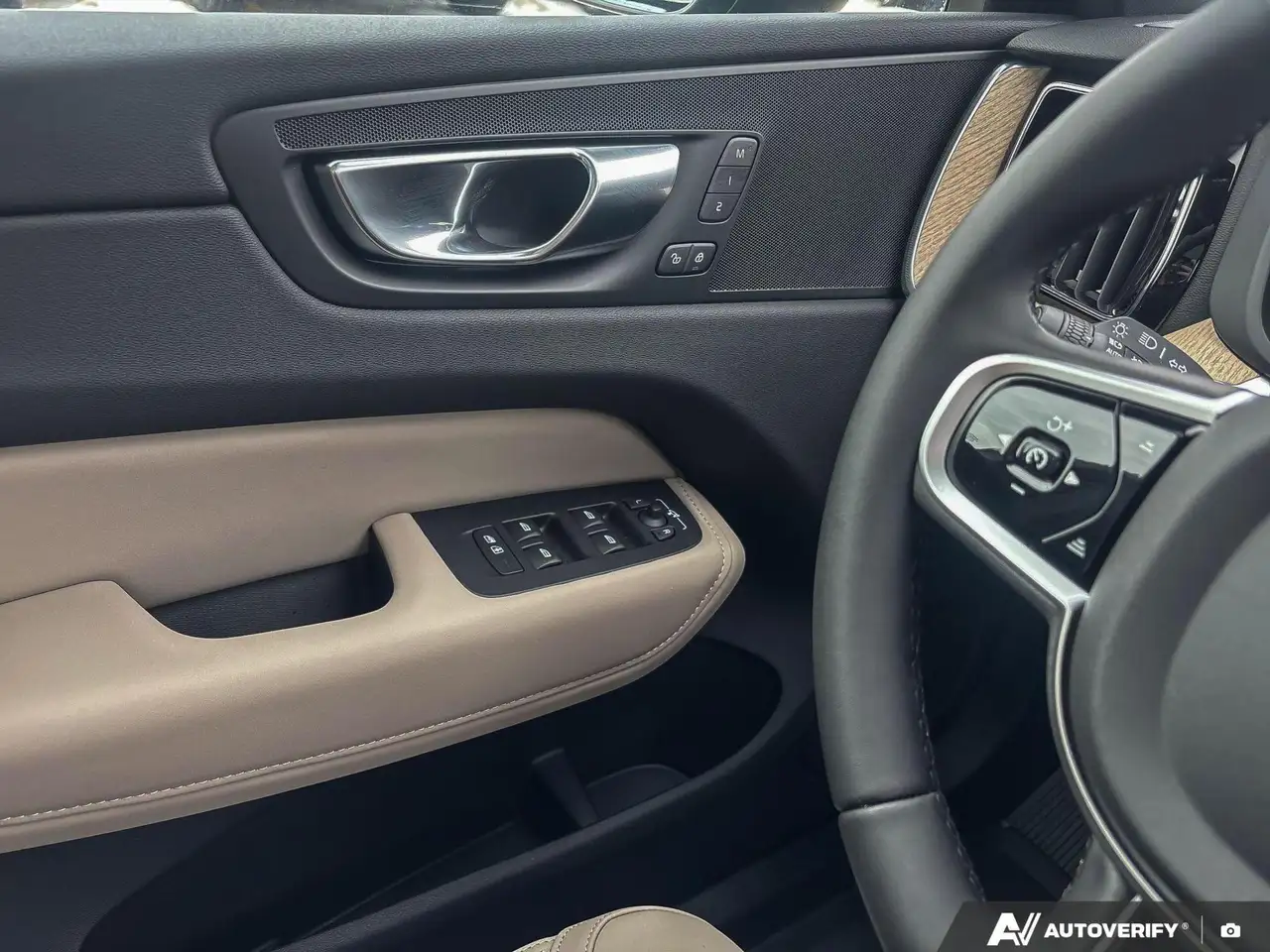 Volvo XC60 снимка Volvo XC60