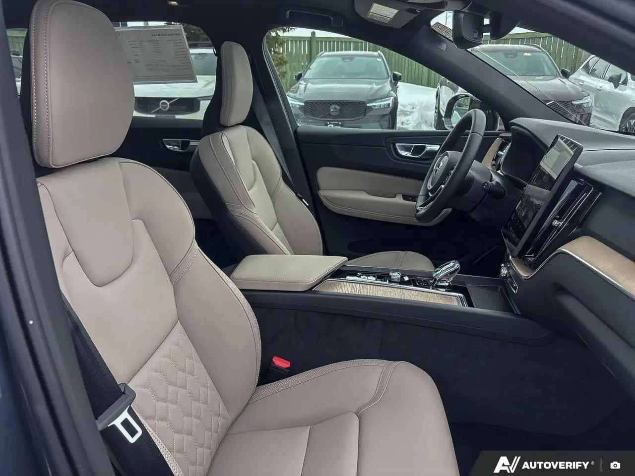 Volvo XC60 снимка Volvo XC60